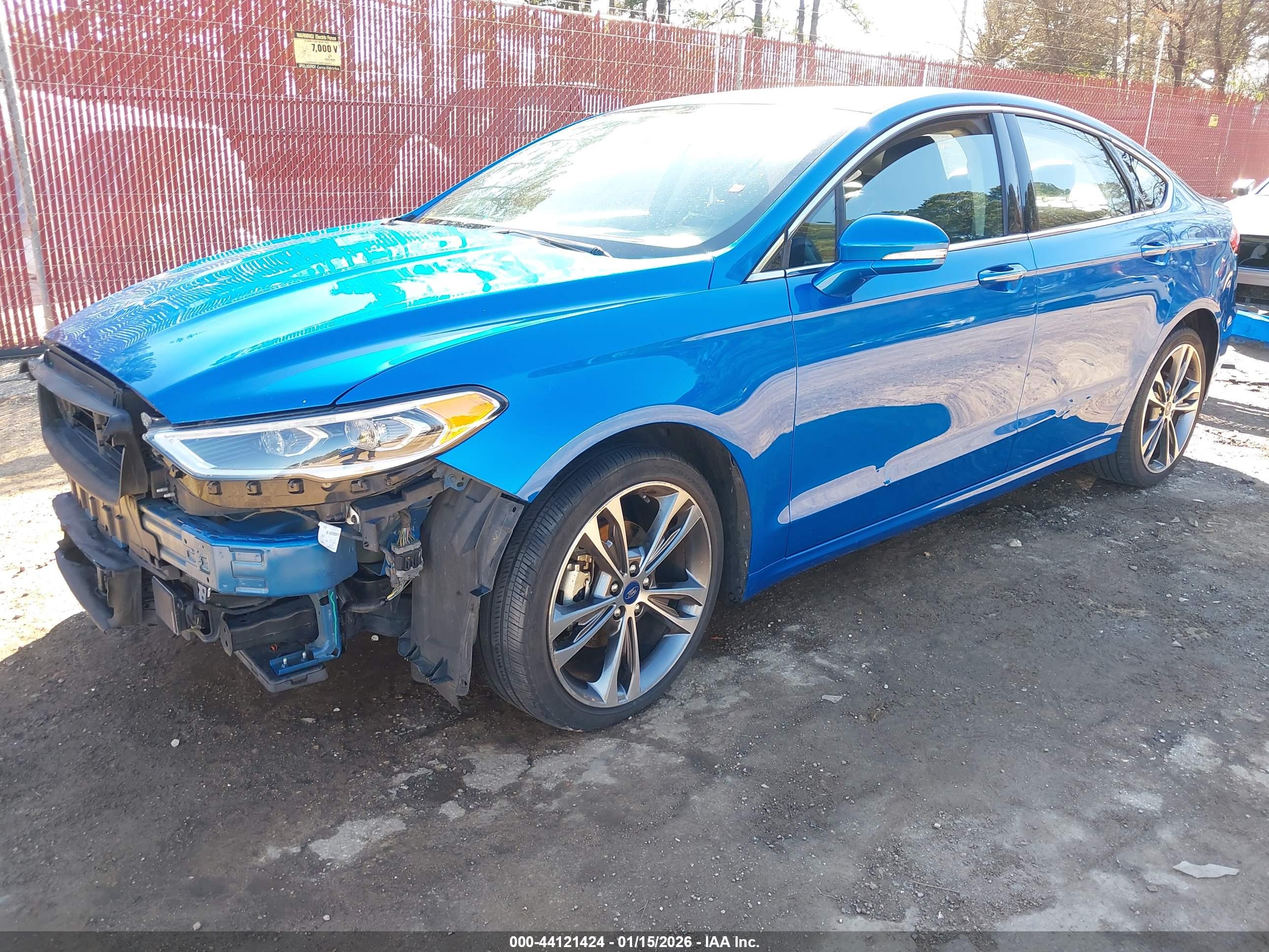 FORD FUSION image 2