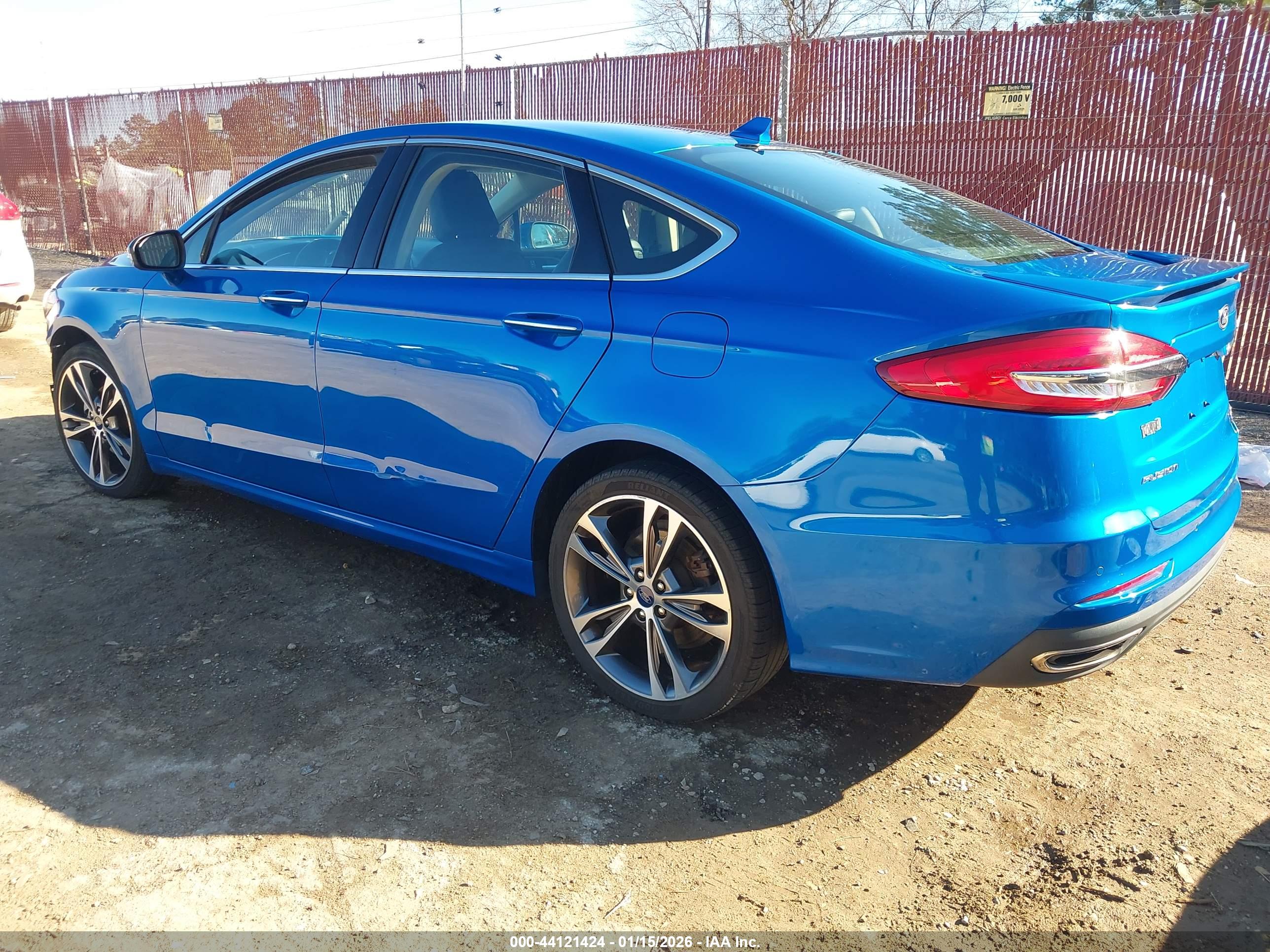 FORD FUSION image 3