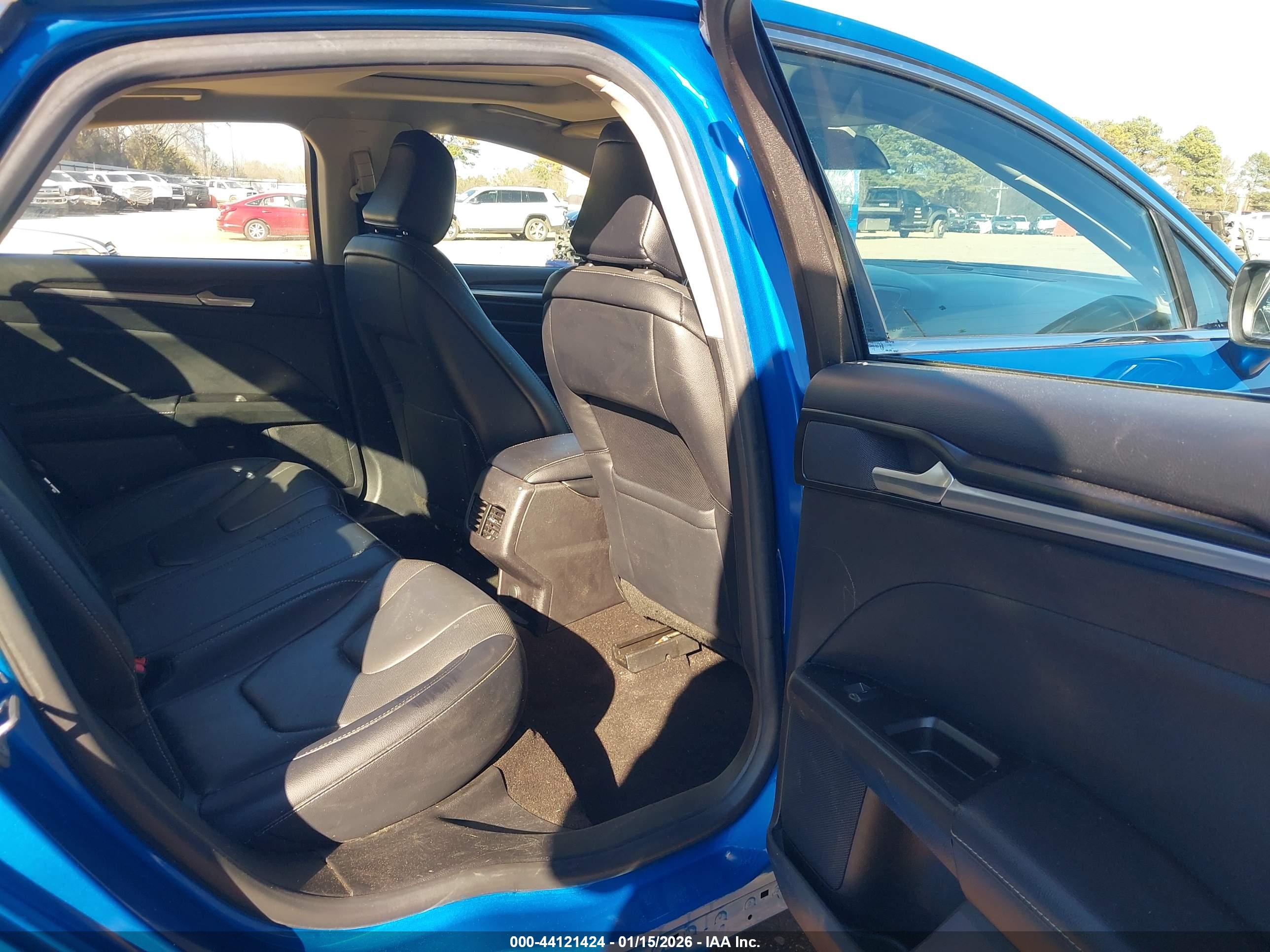 FORD FUSION image 8