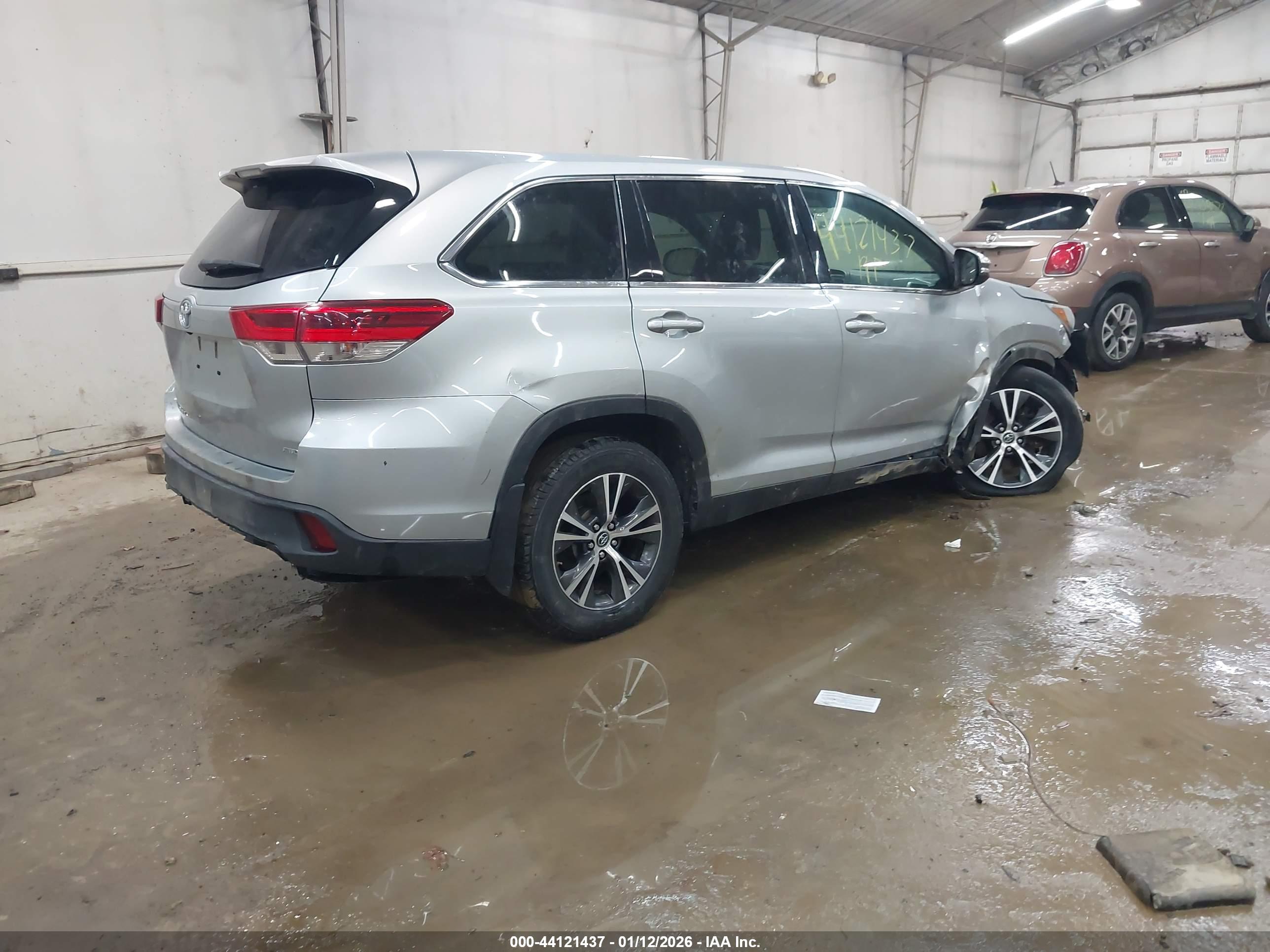 TOYOTA HIGHLANDER image 4