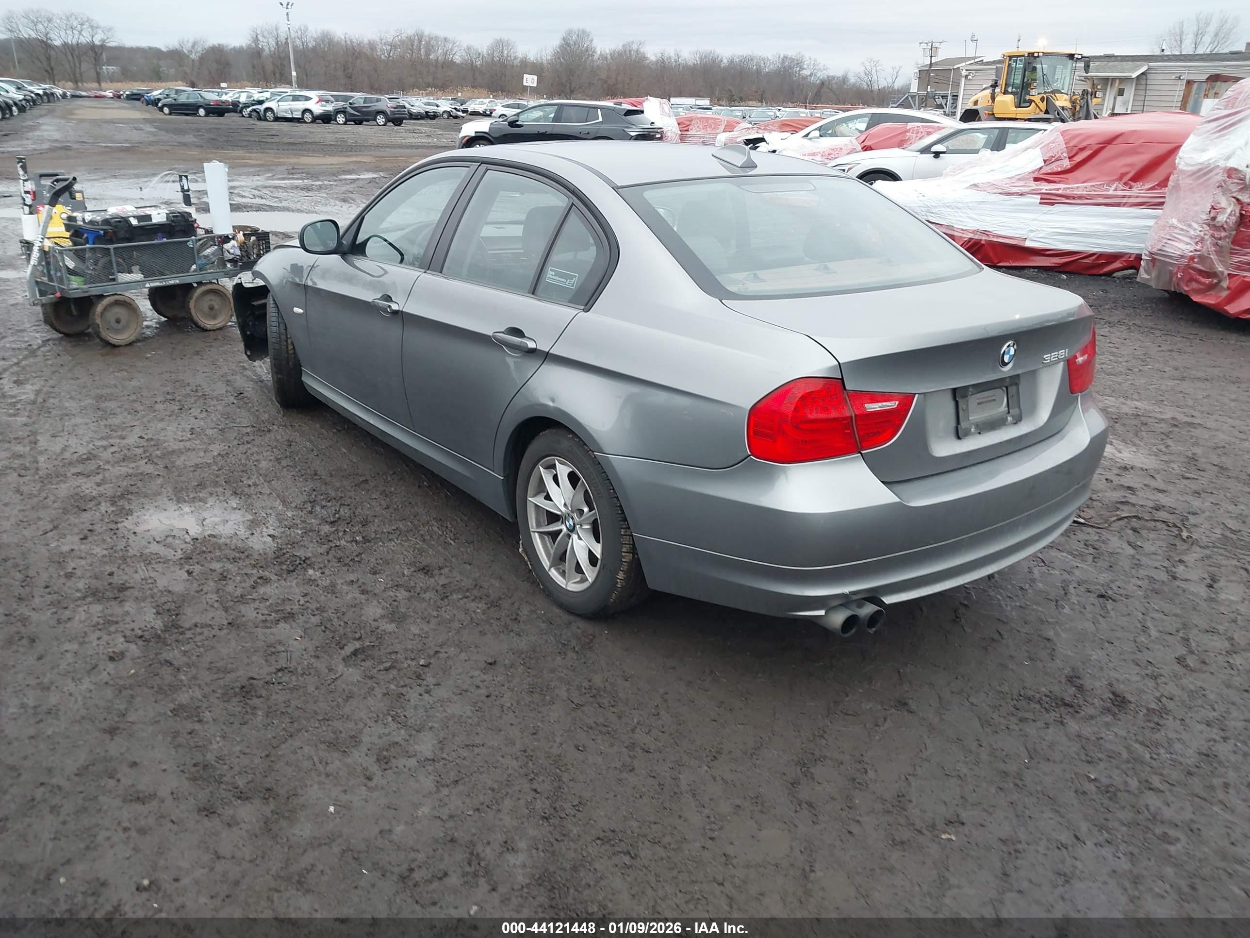 BMW 328I image 3