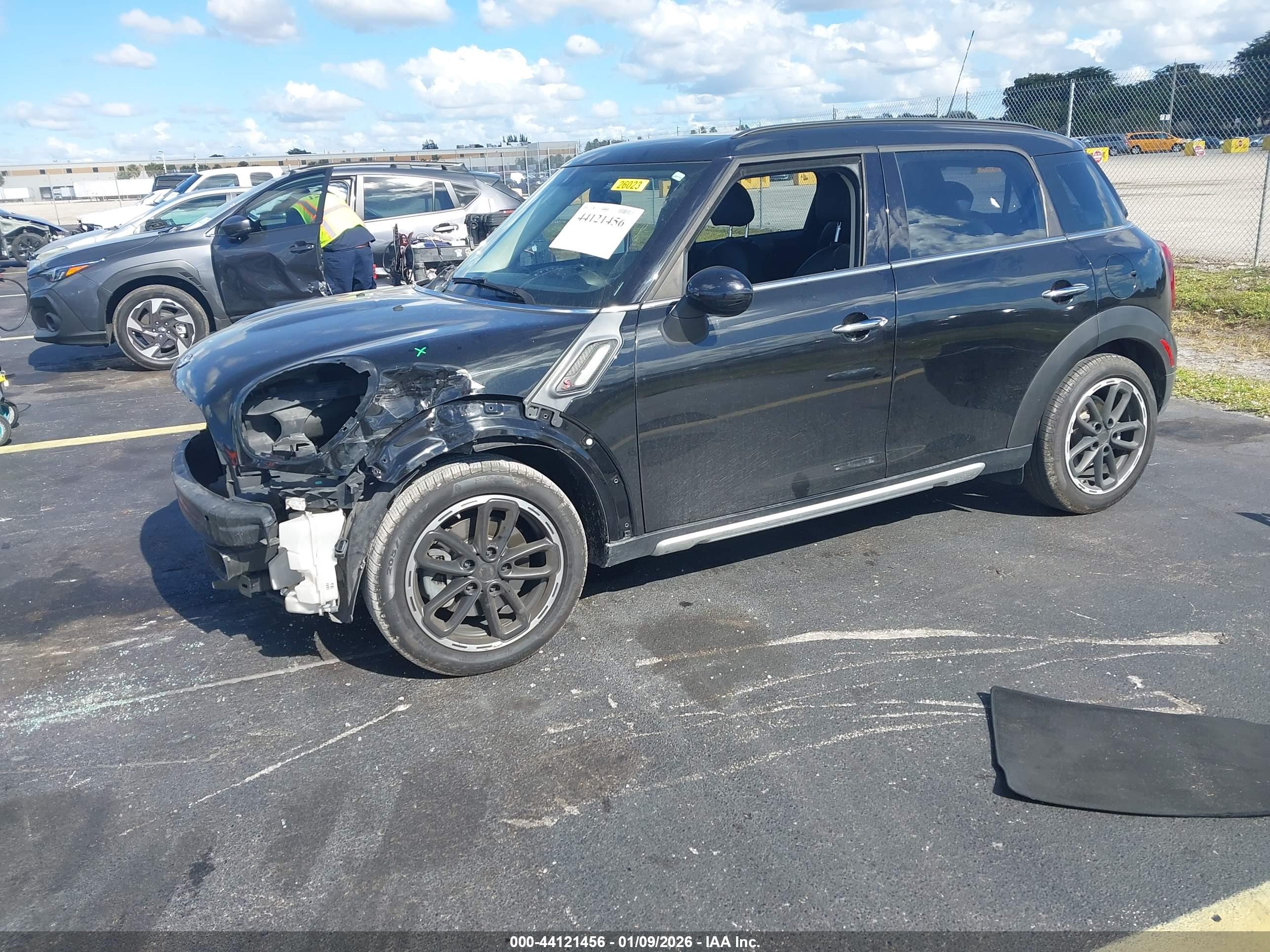 MINI COUNTRYMAN image 2