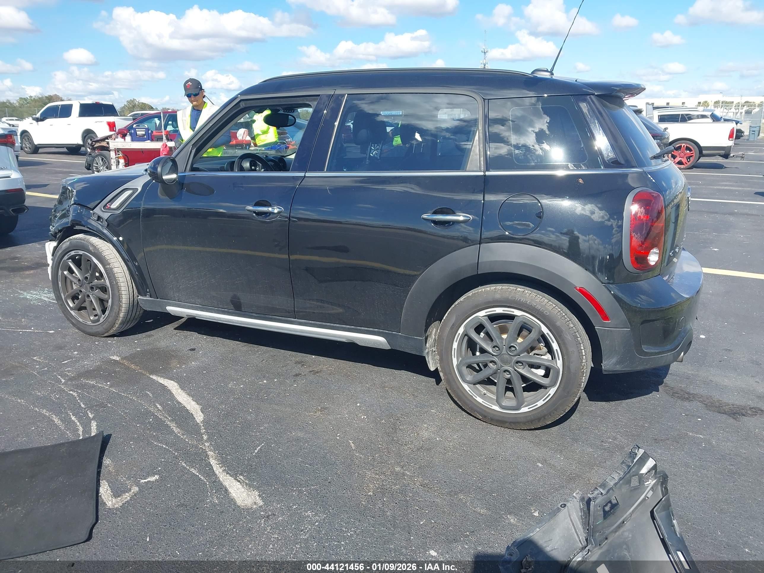 MINI COUNTRYMAN image 3