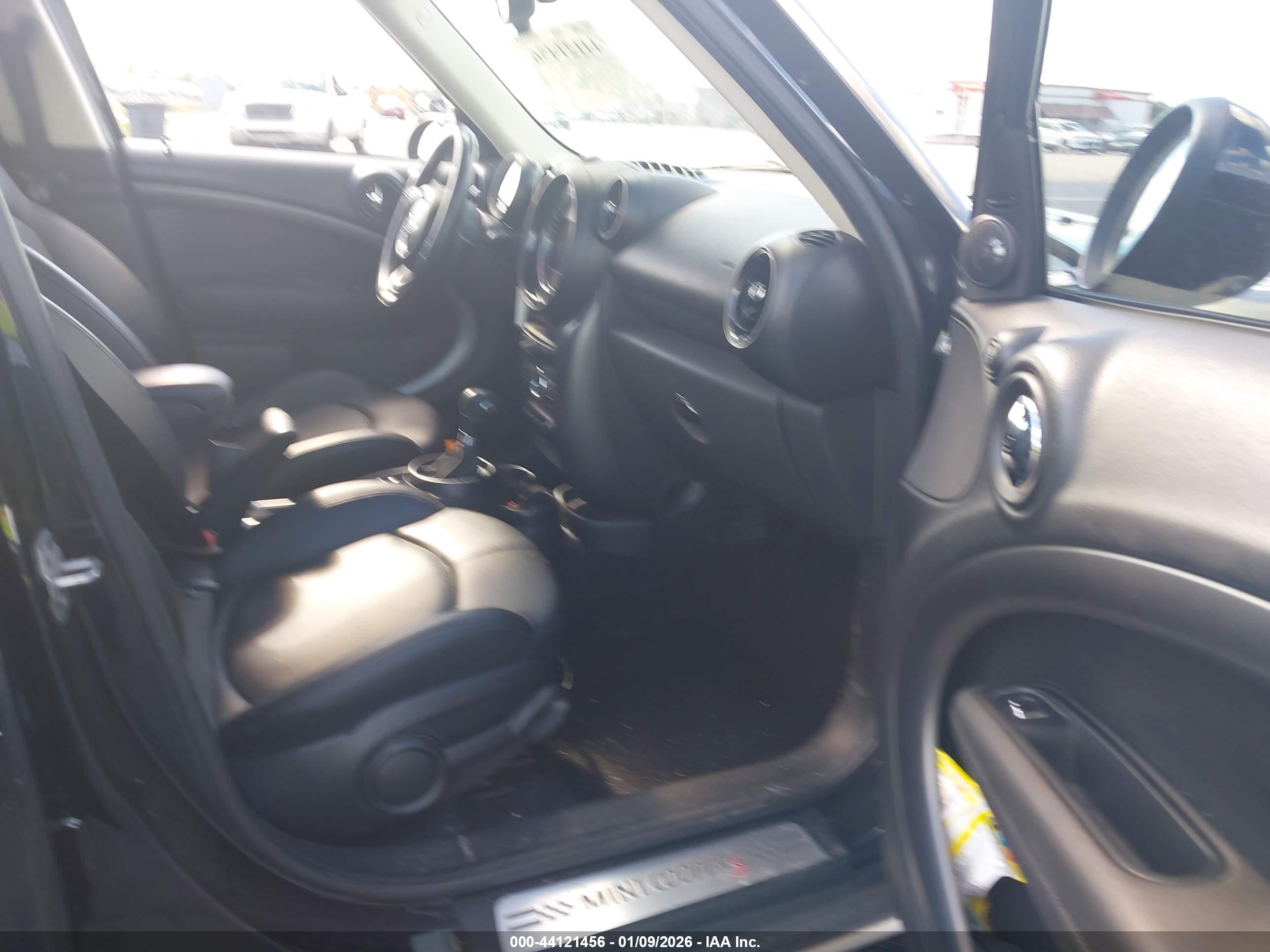 MINI COUNTRYMAN image 5