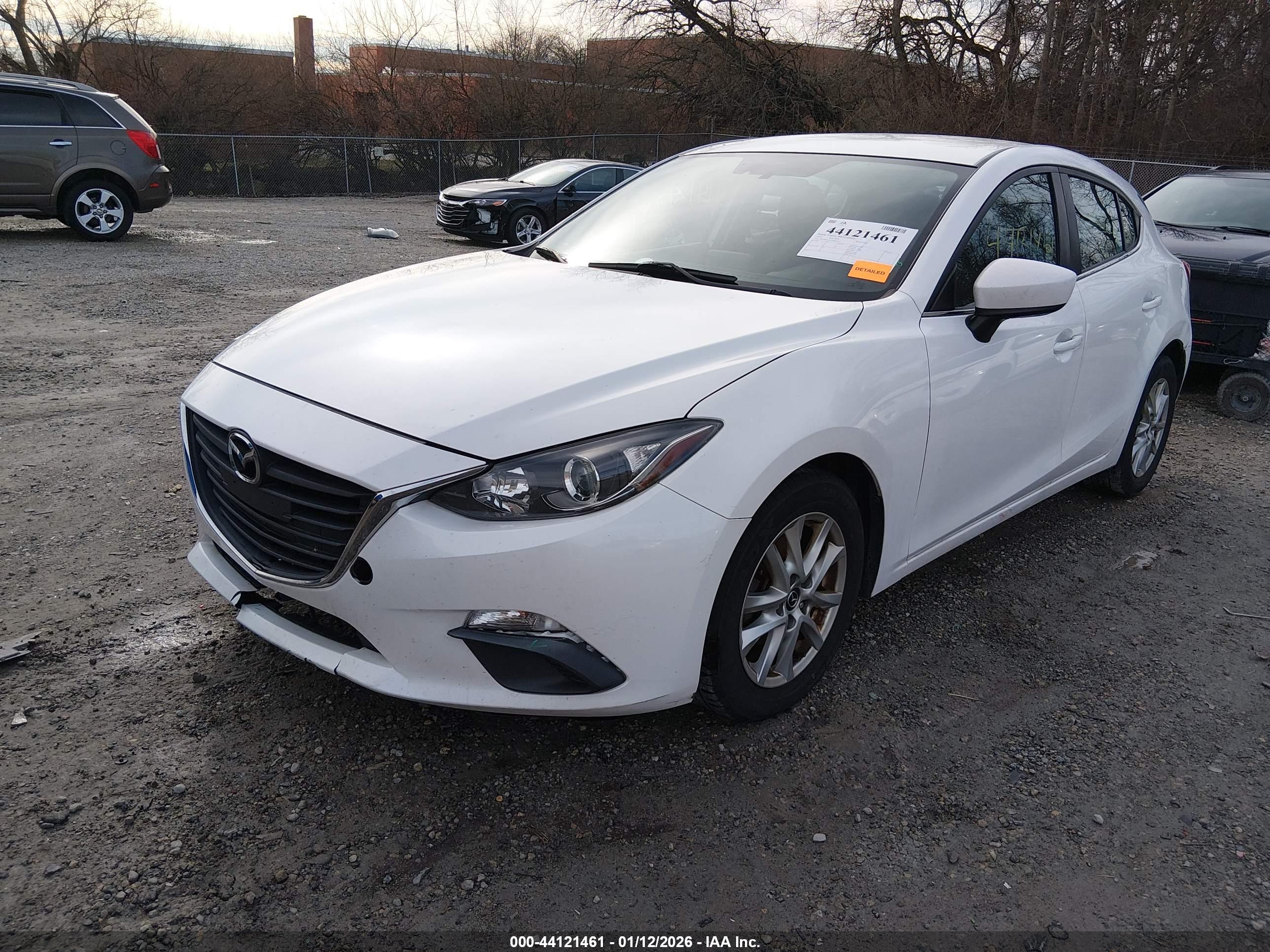 MAZDA MAZDA3 image 2