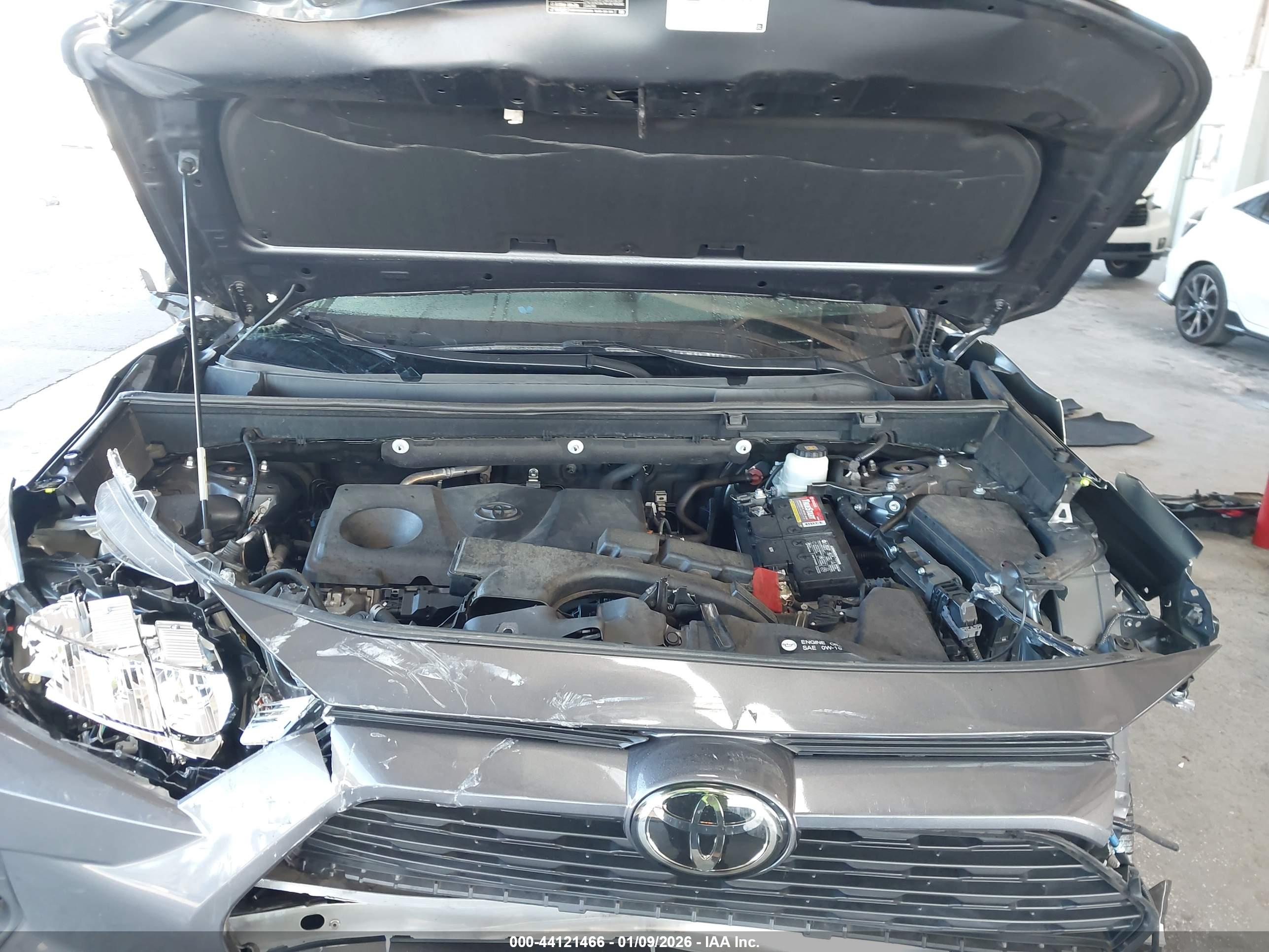 TOYOTA RAV4 image 10