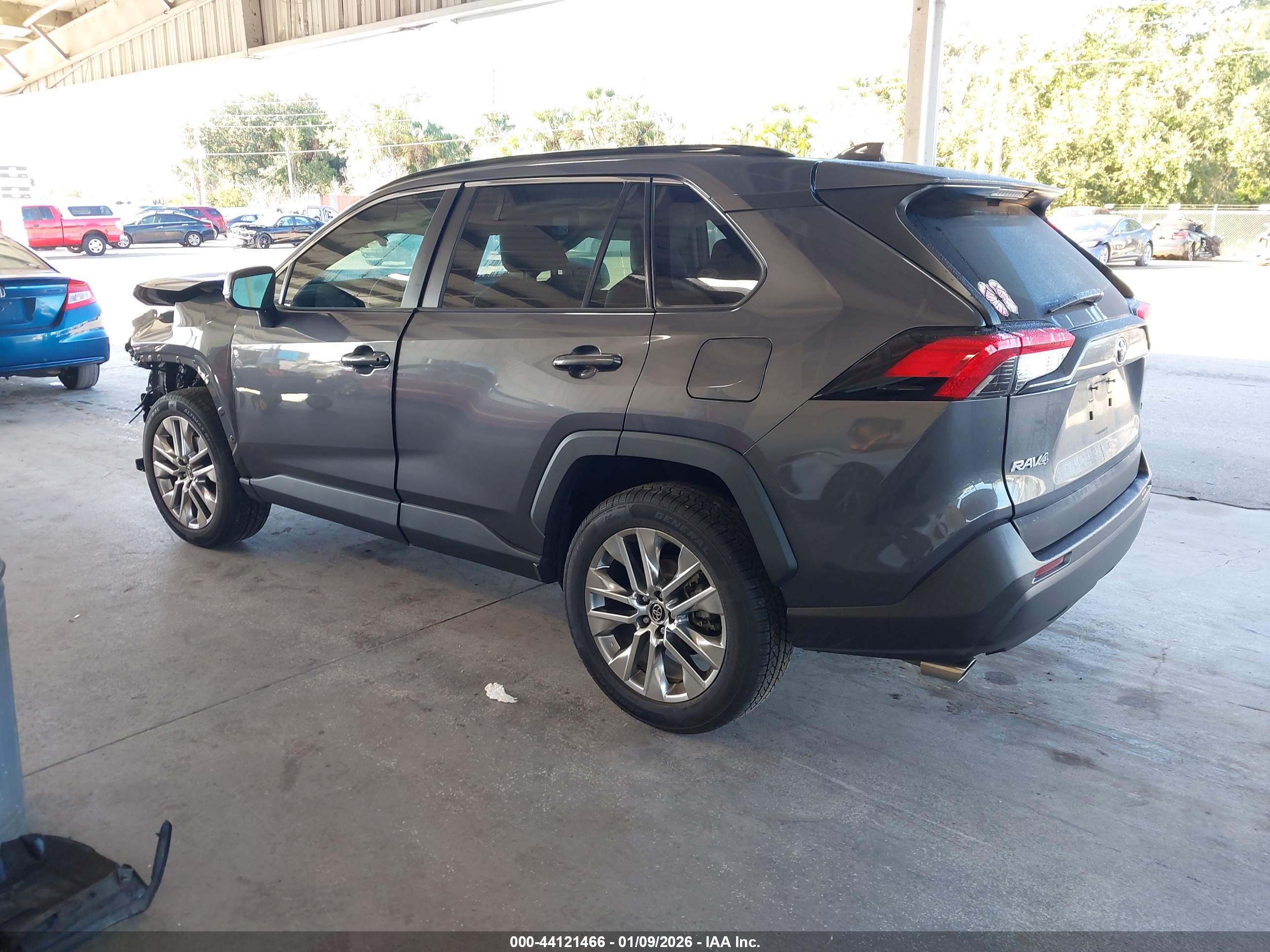 TOYOTA RAV4 image 3