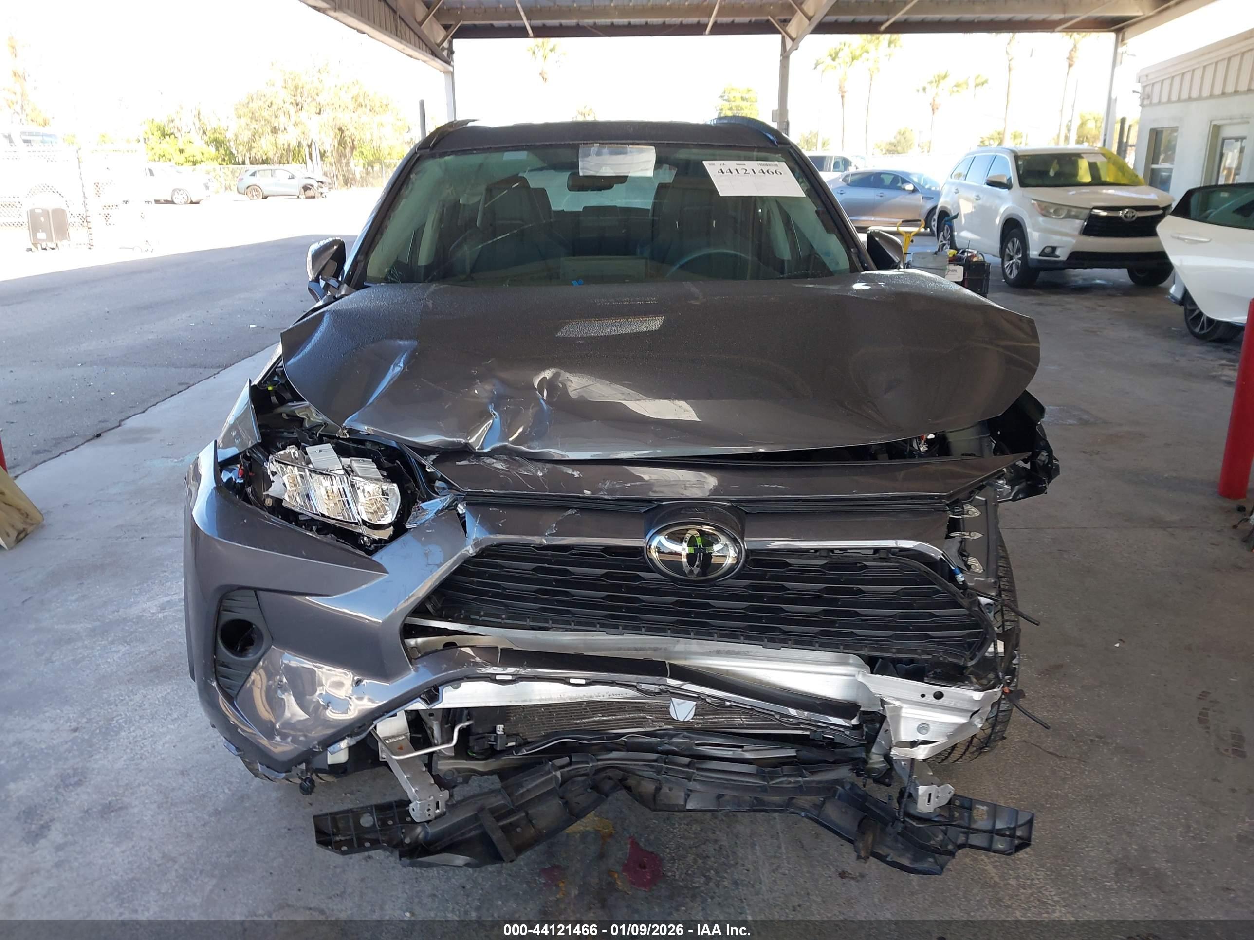 TOYOTA RAV4 image 6