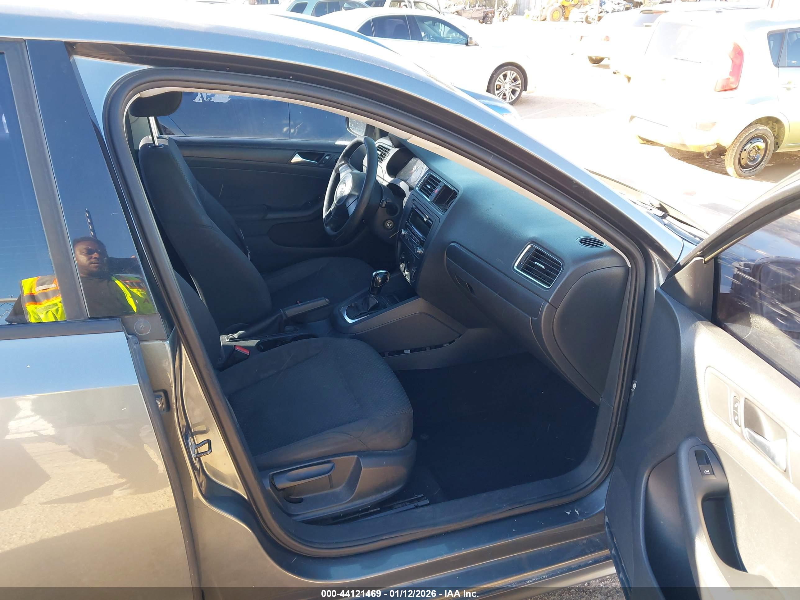 VOLKSWAGEN JETTA image 5