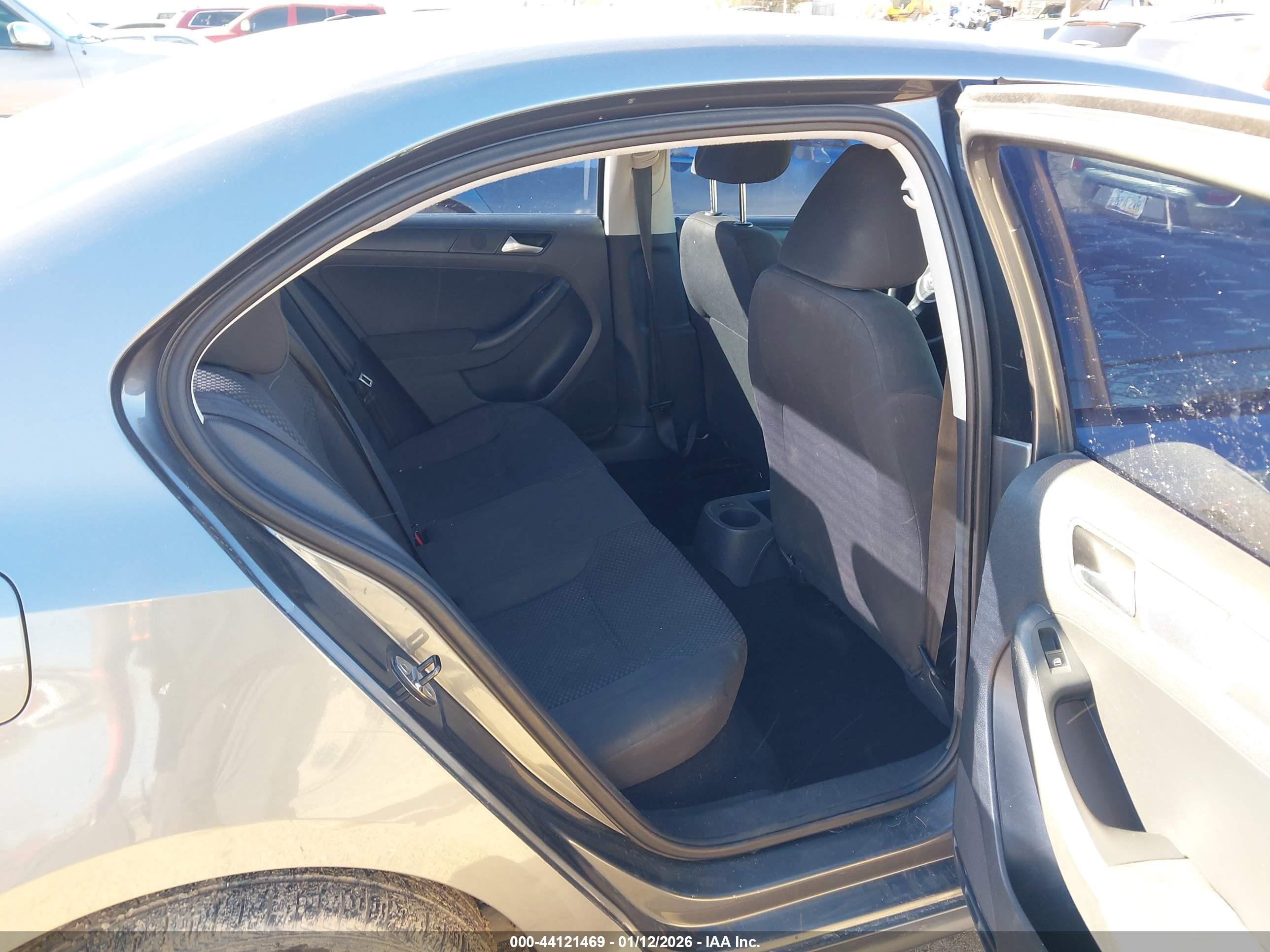 VOLKSWAGEN JETTA image 8