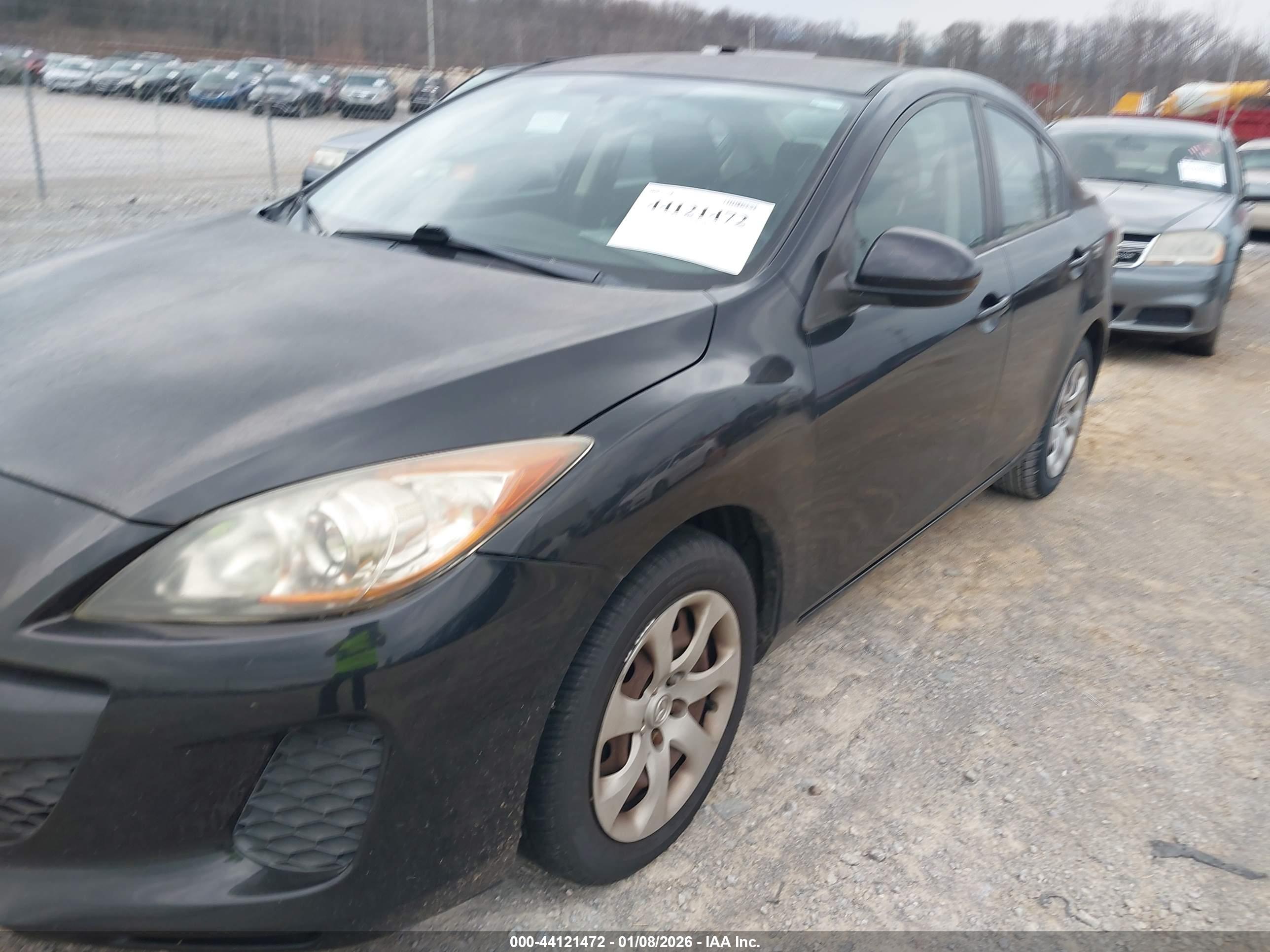 MAZDA MAZDA3 image 2