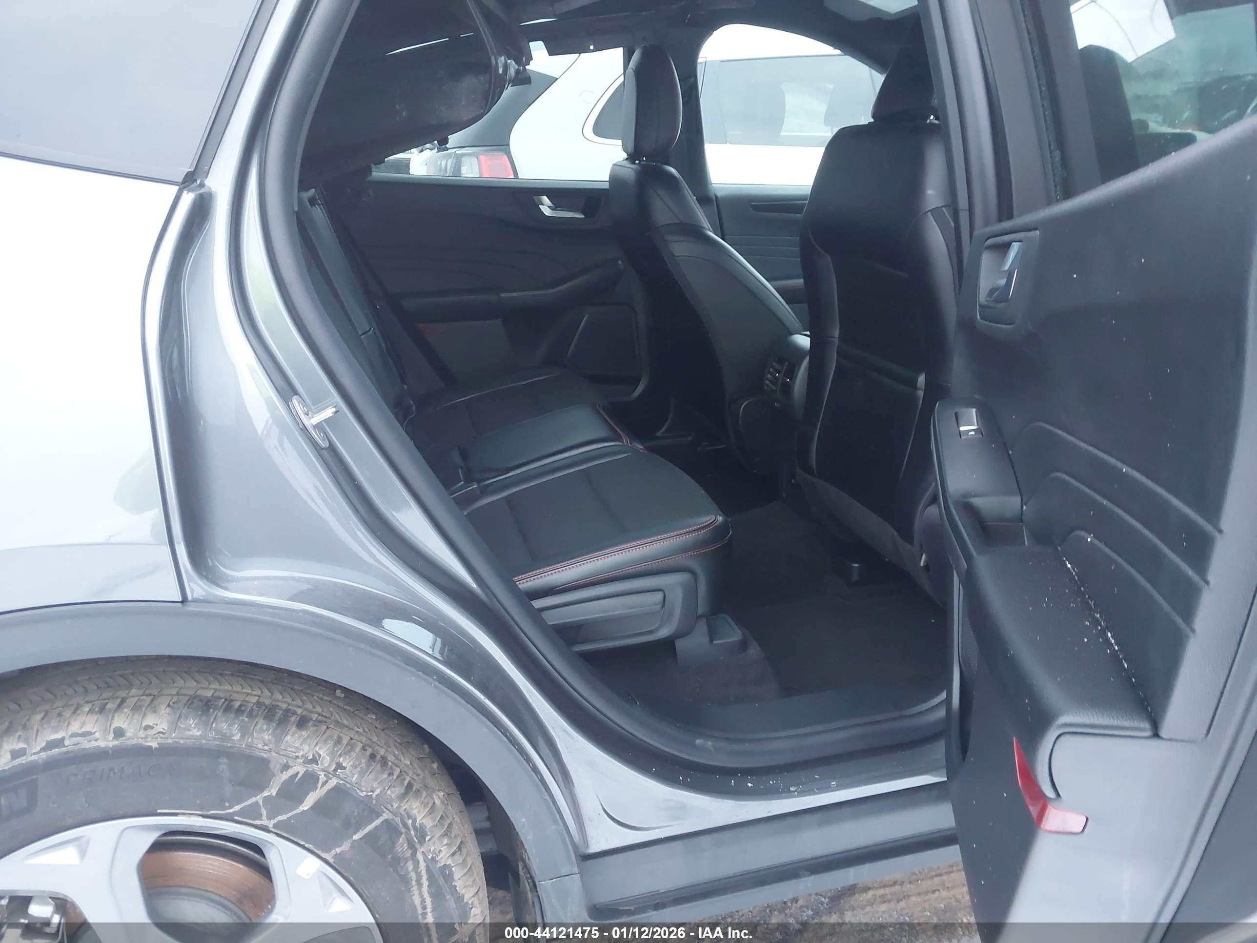 FORD ESCAPE image 8