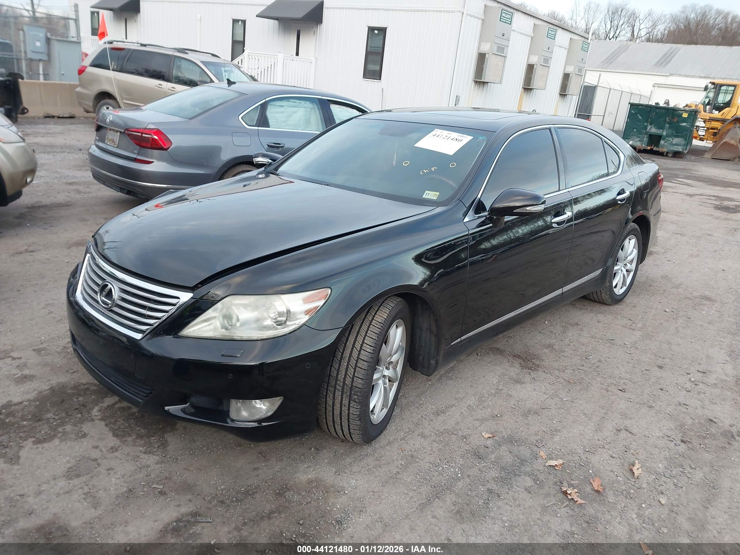 LEXUS LS image 2