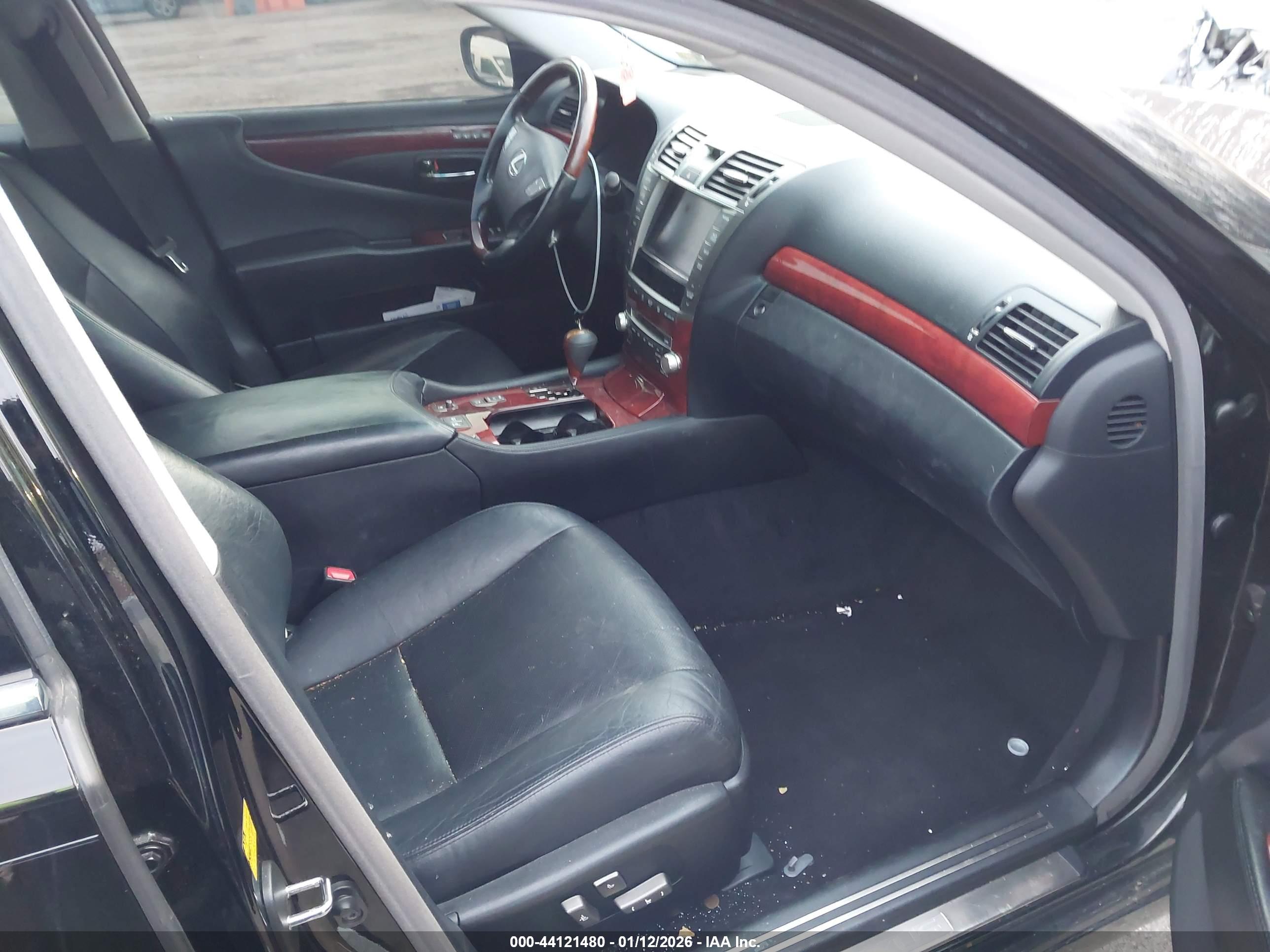 LEXUS LS image 5