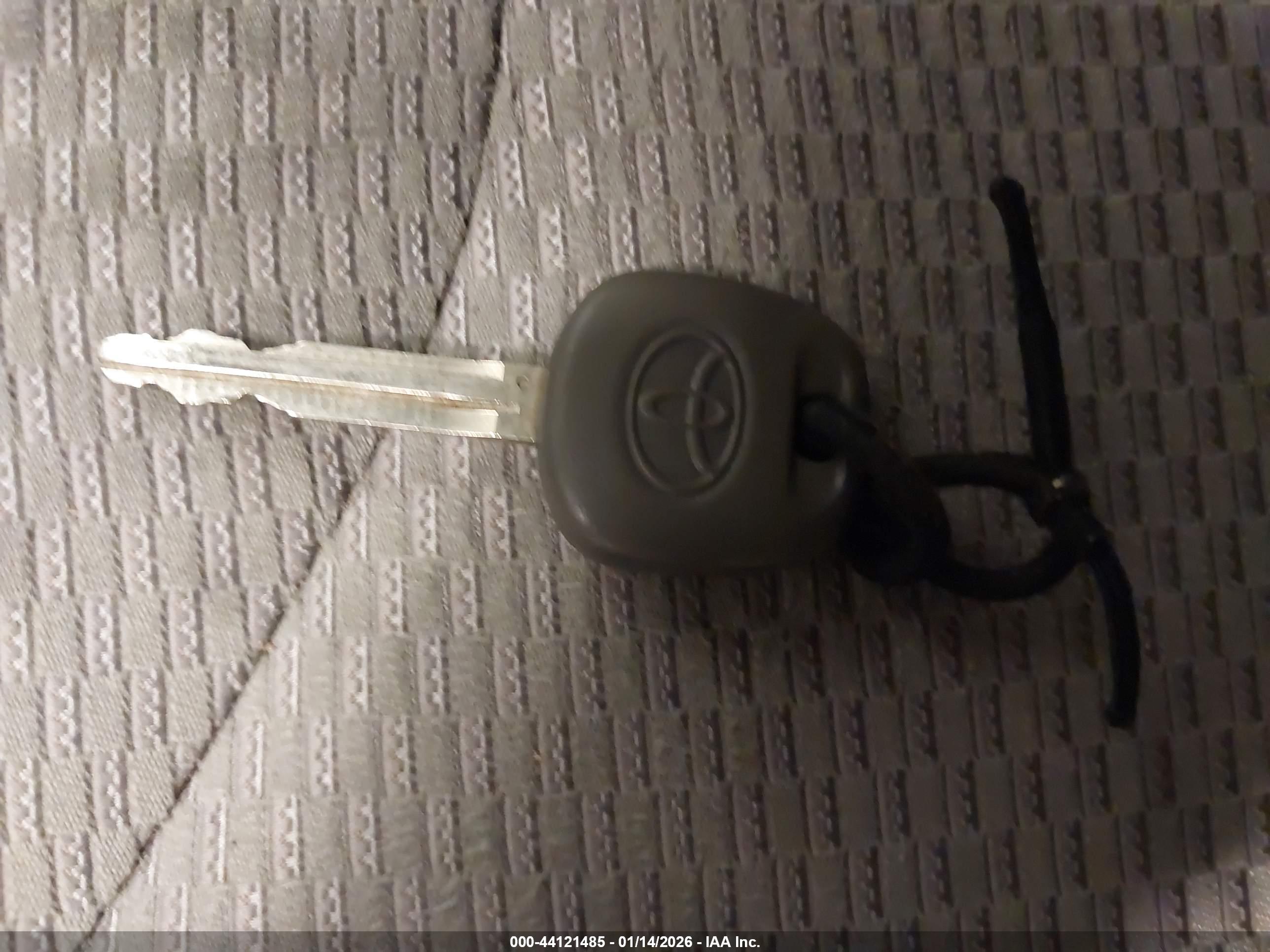 TOYOTA RAV4 image 11