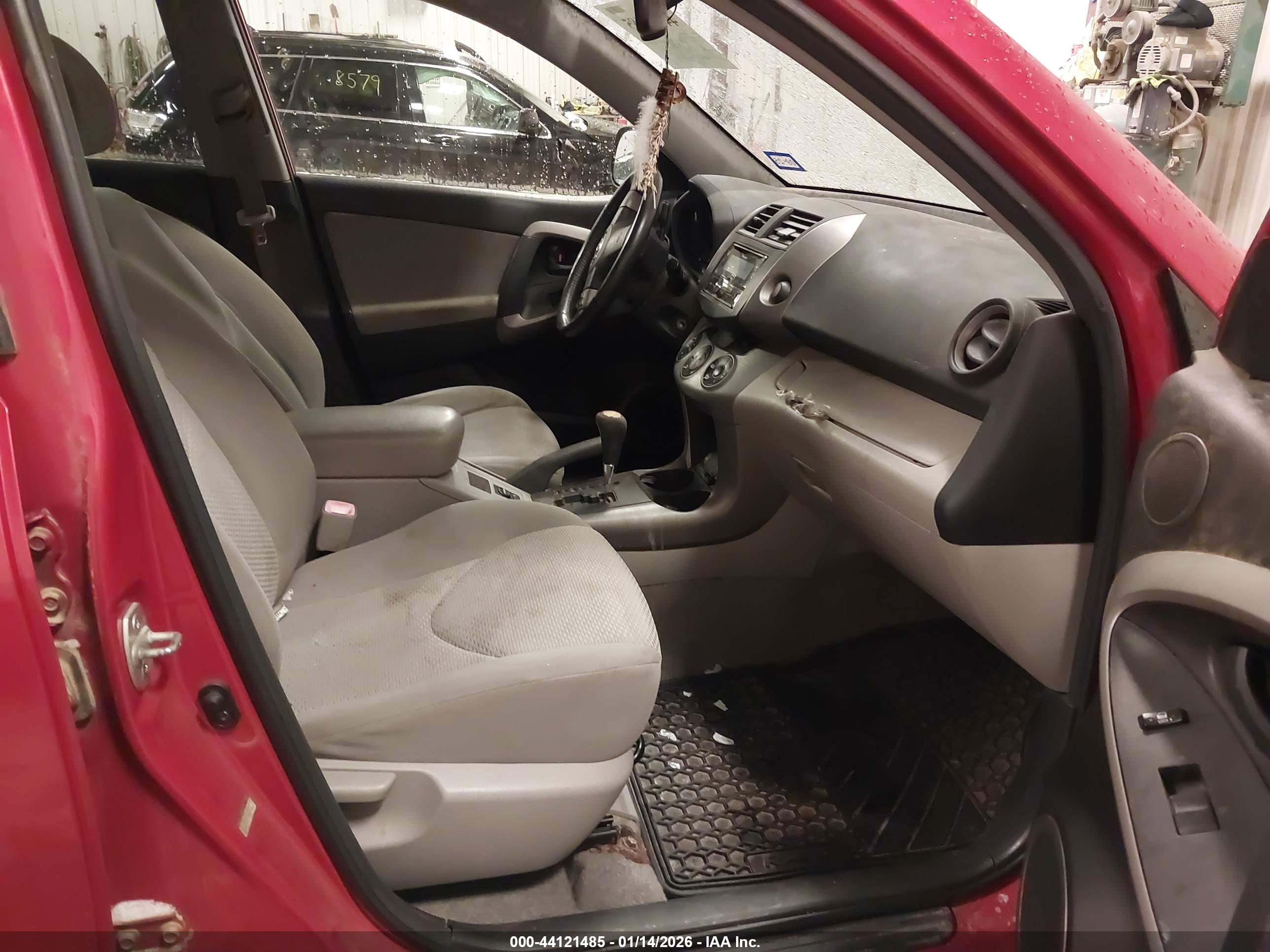 TOYOTA RAV4 image 5