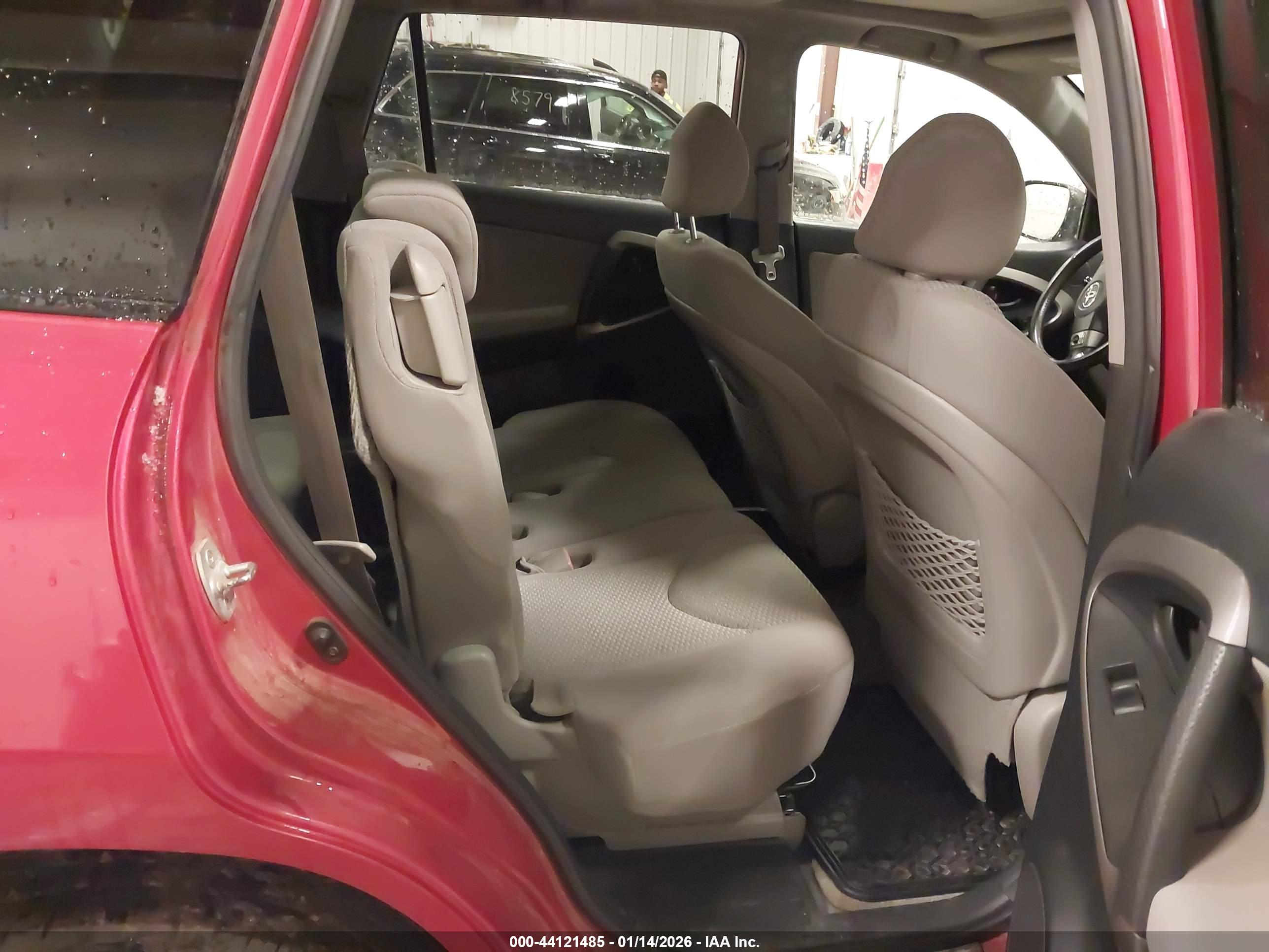 TOYOTA RAV4 image 8