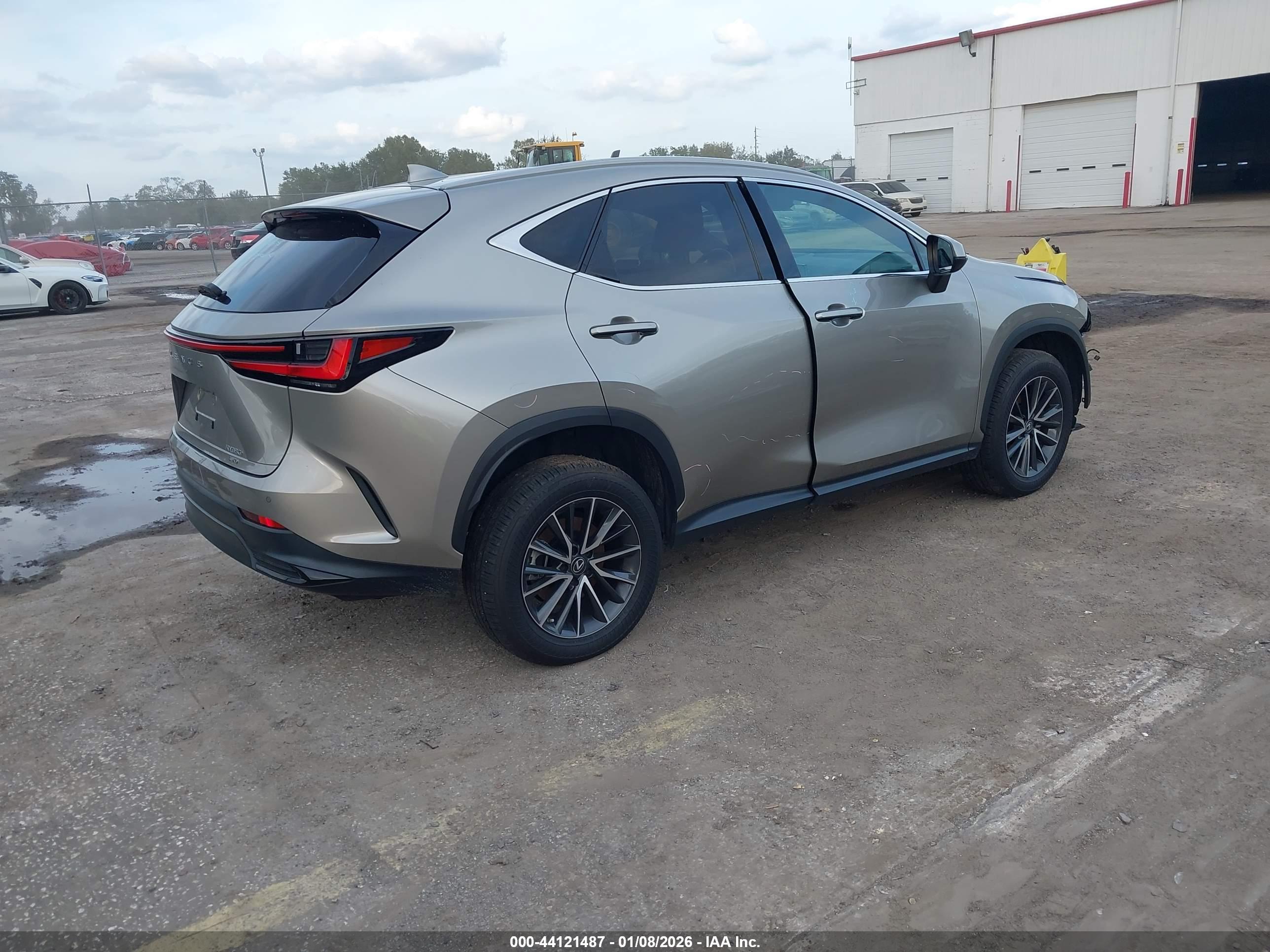 LEXUS NX image 4