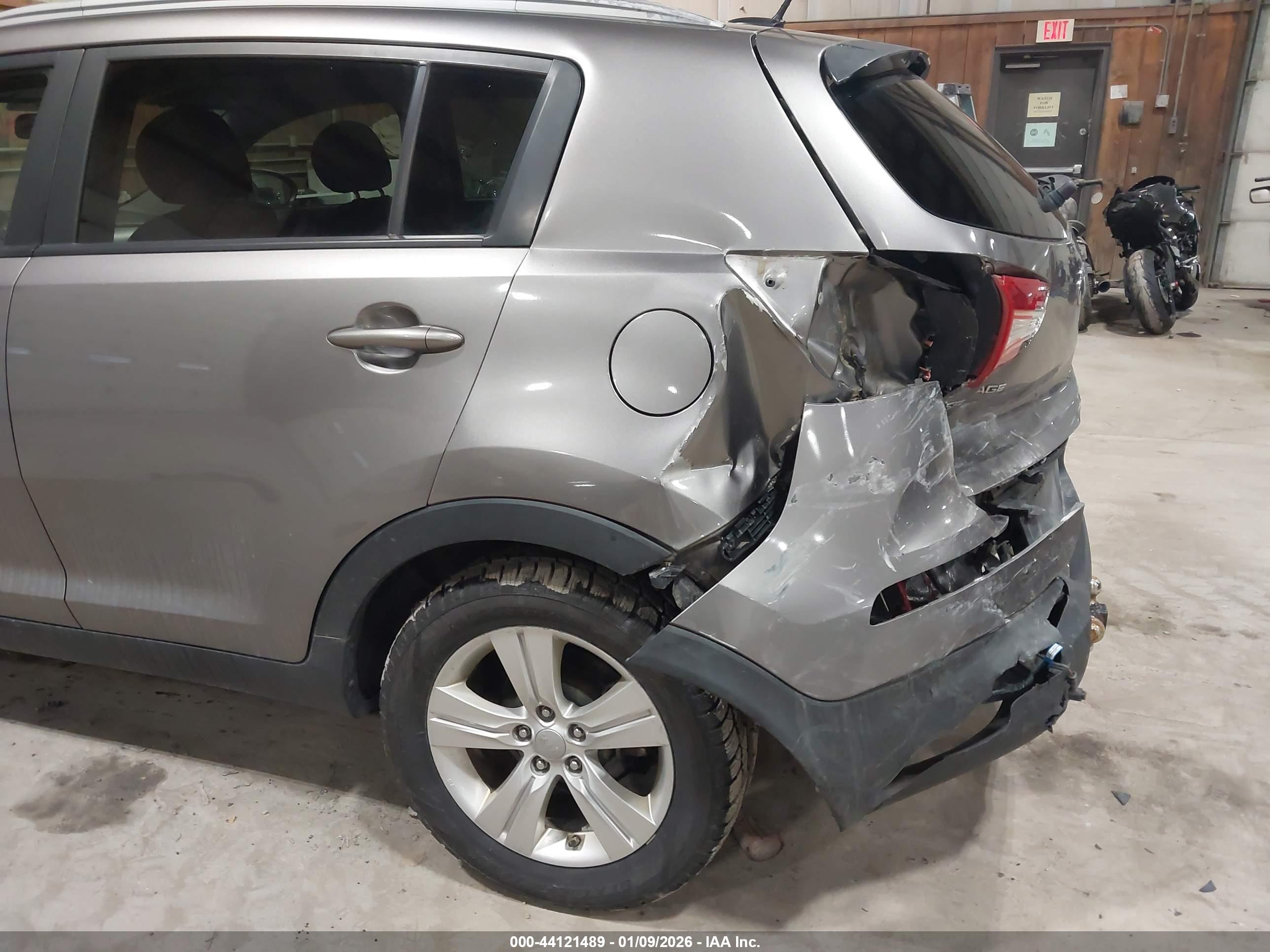 KIA SPORTAGE image 6
