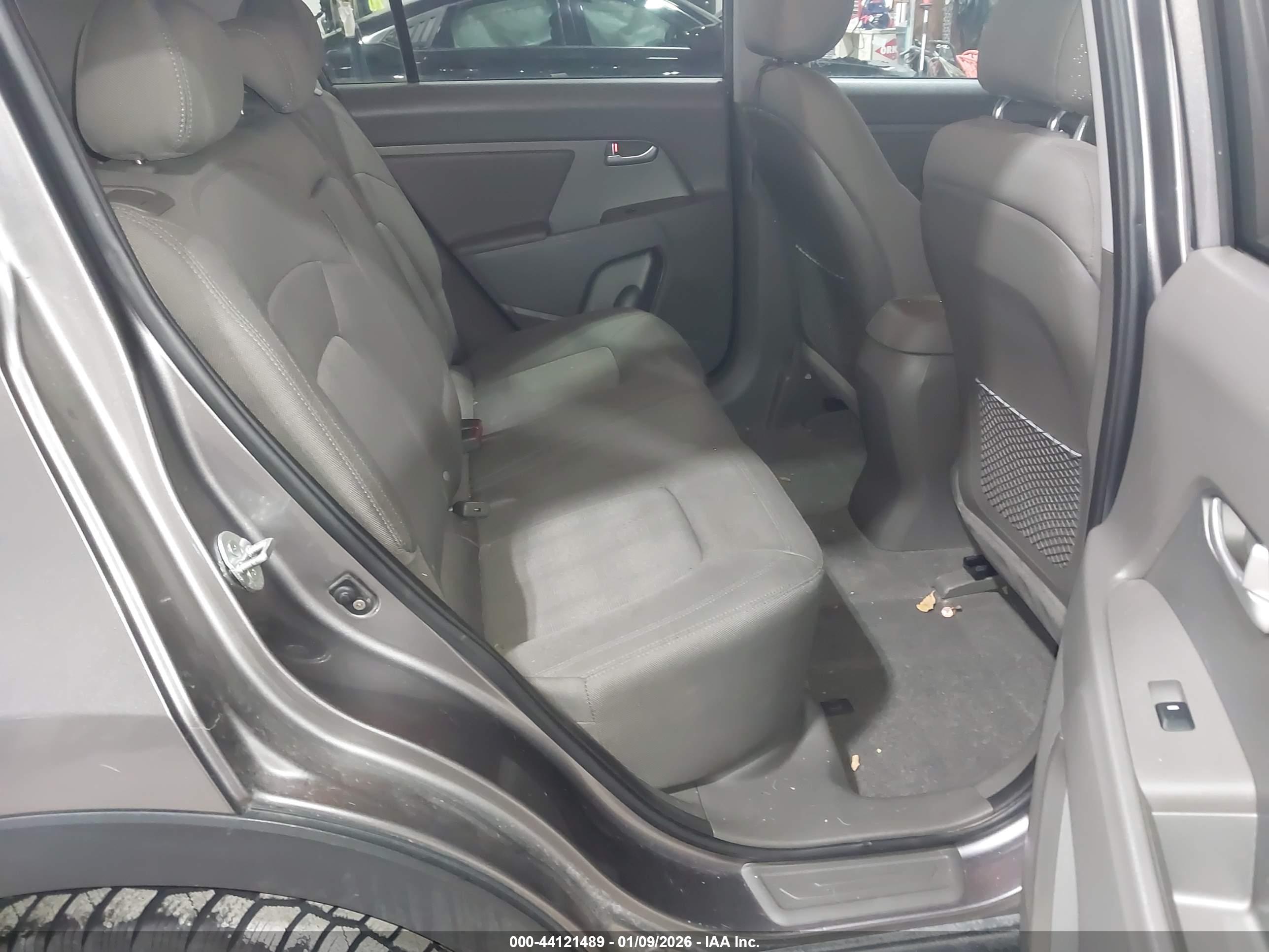 KIA SPORTAGE image 8
