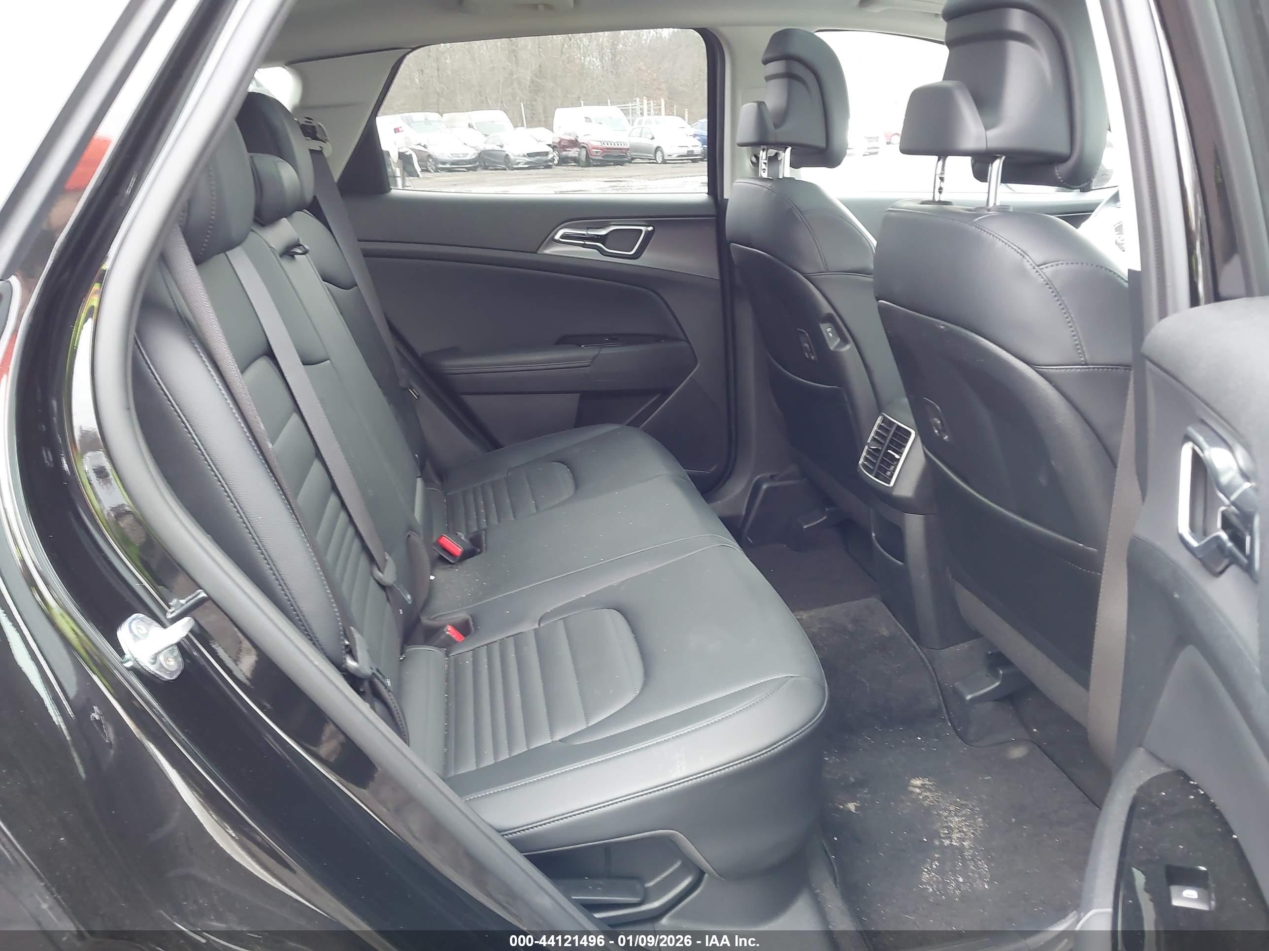 KIA SPORTAGE image 8