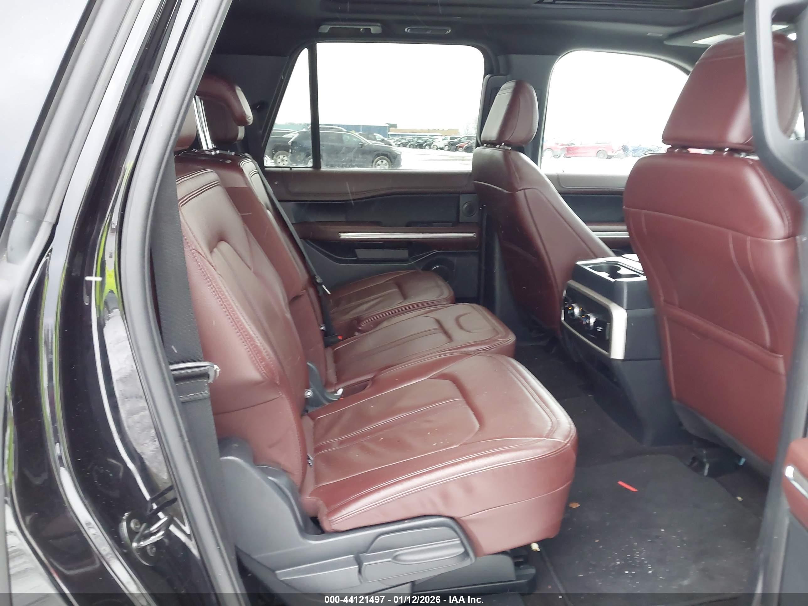 FORD EXPEDITION image 8