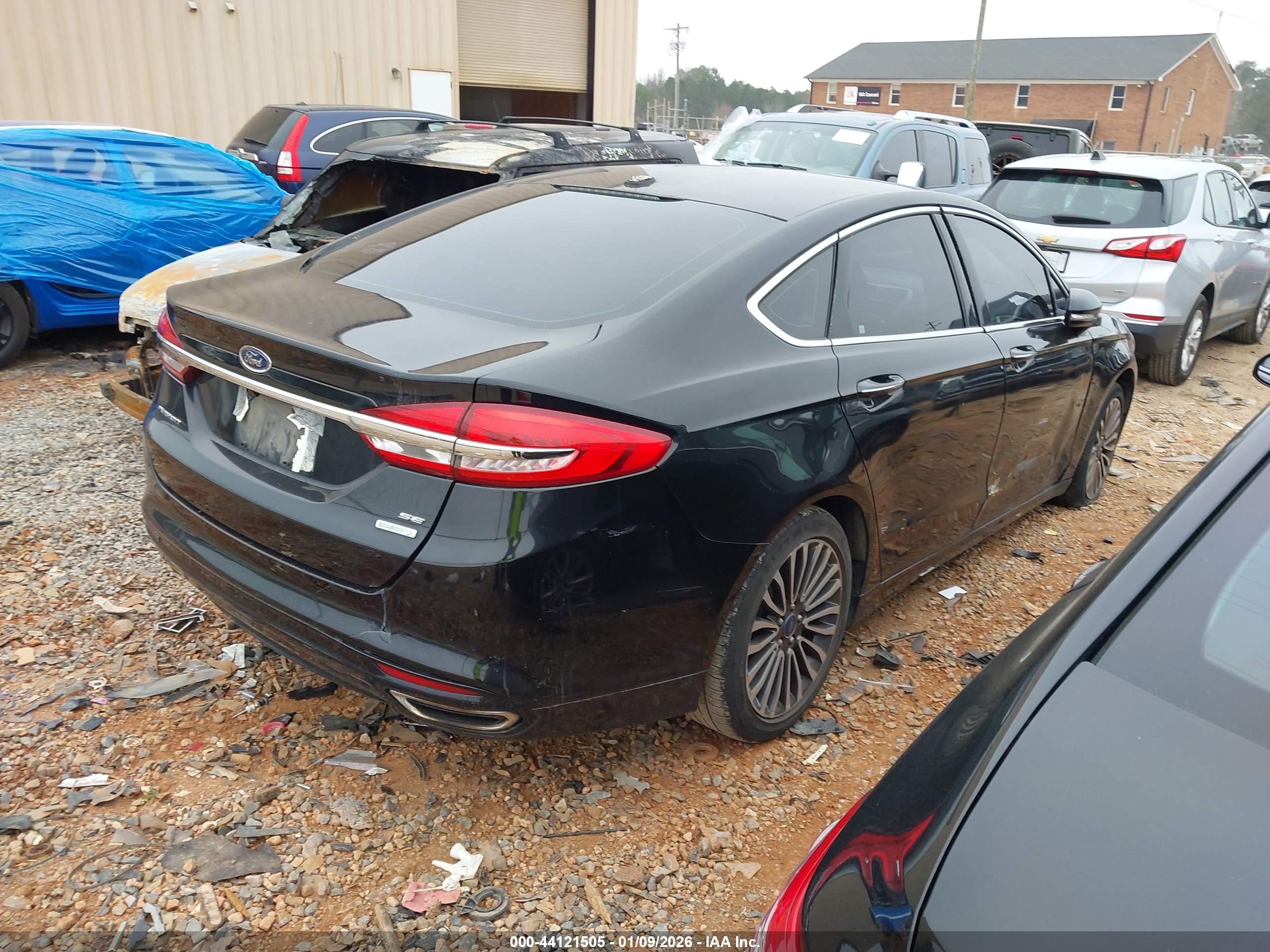 FORD FUSION image 4
