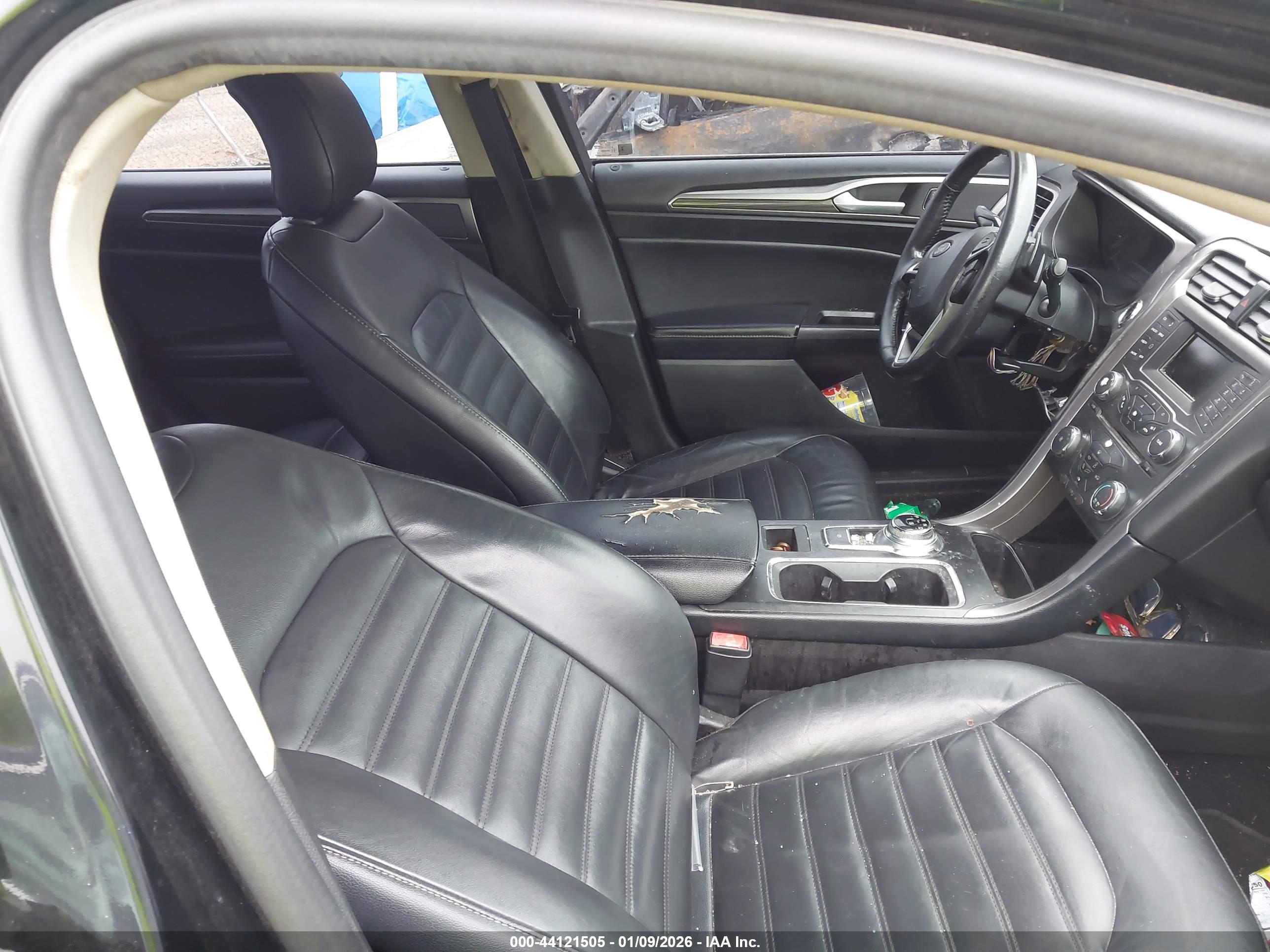 FORD FUSION image 5