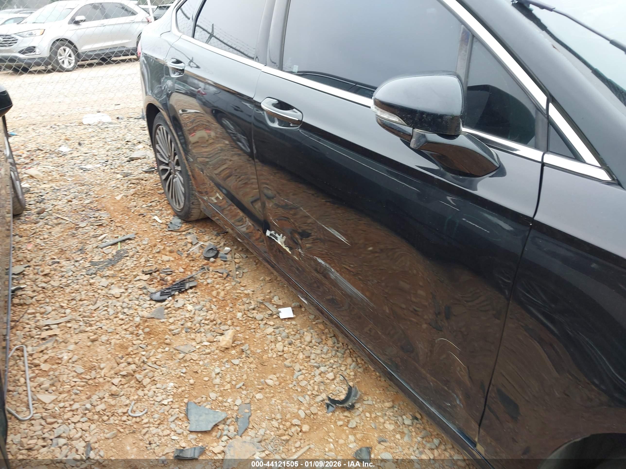 FORD FUSION image 6