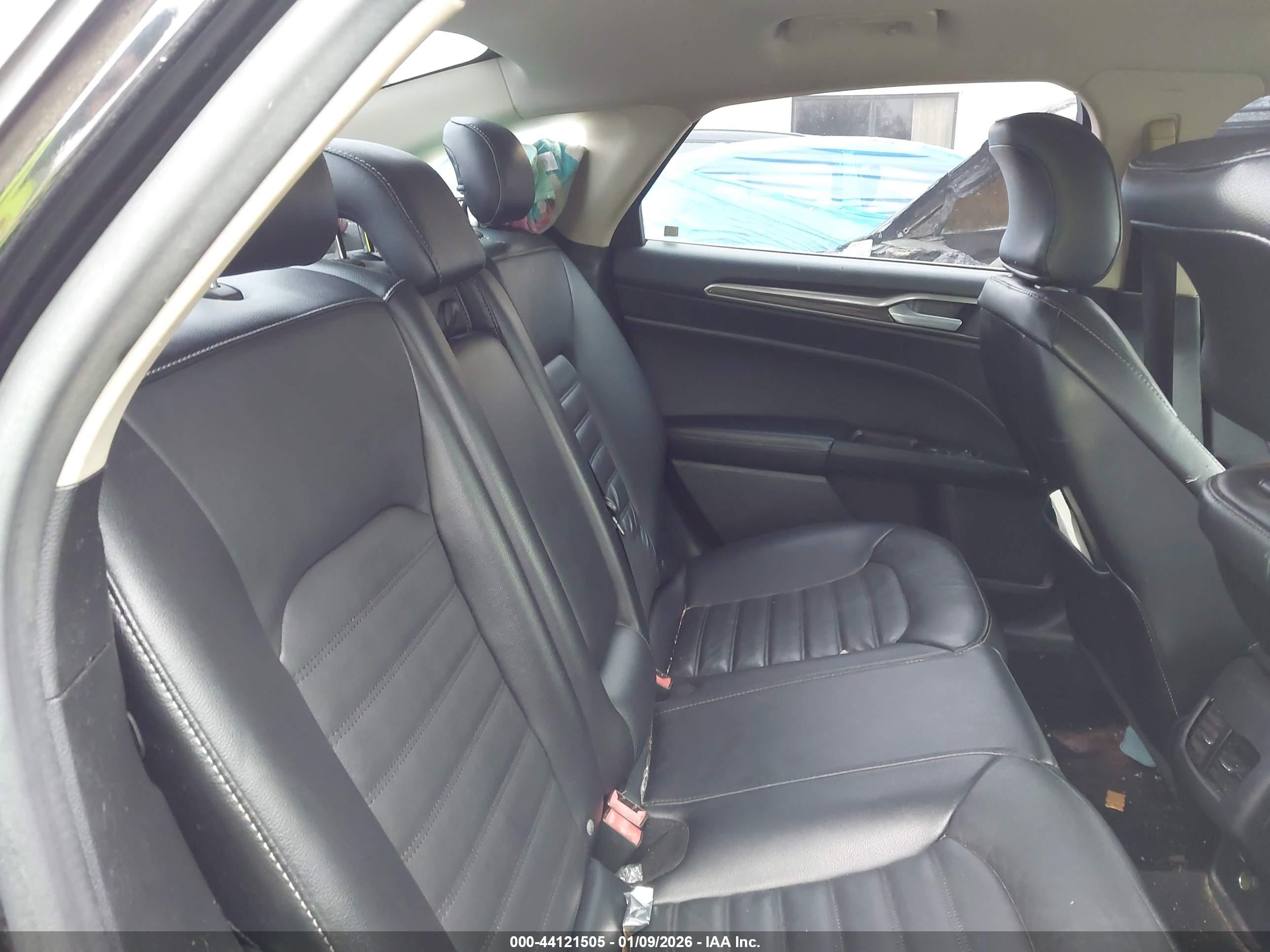 FORD FUSION image 8