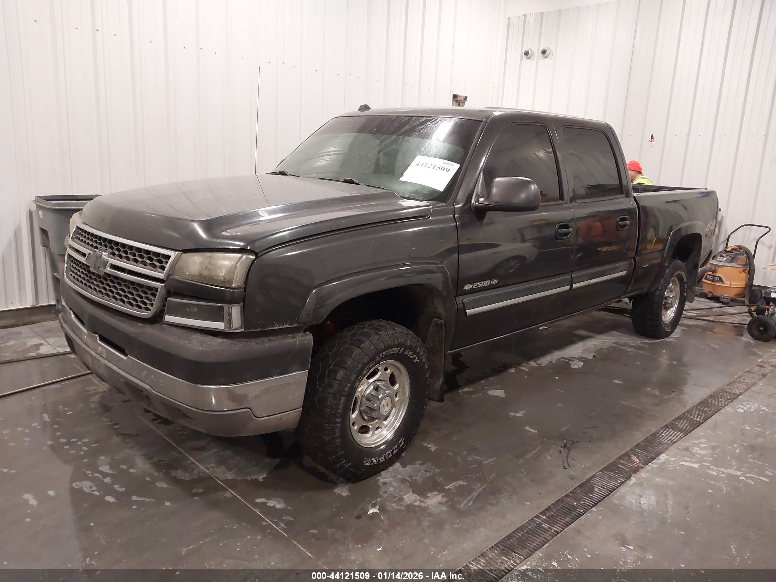 CHEVROLET SILVERADO image 2