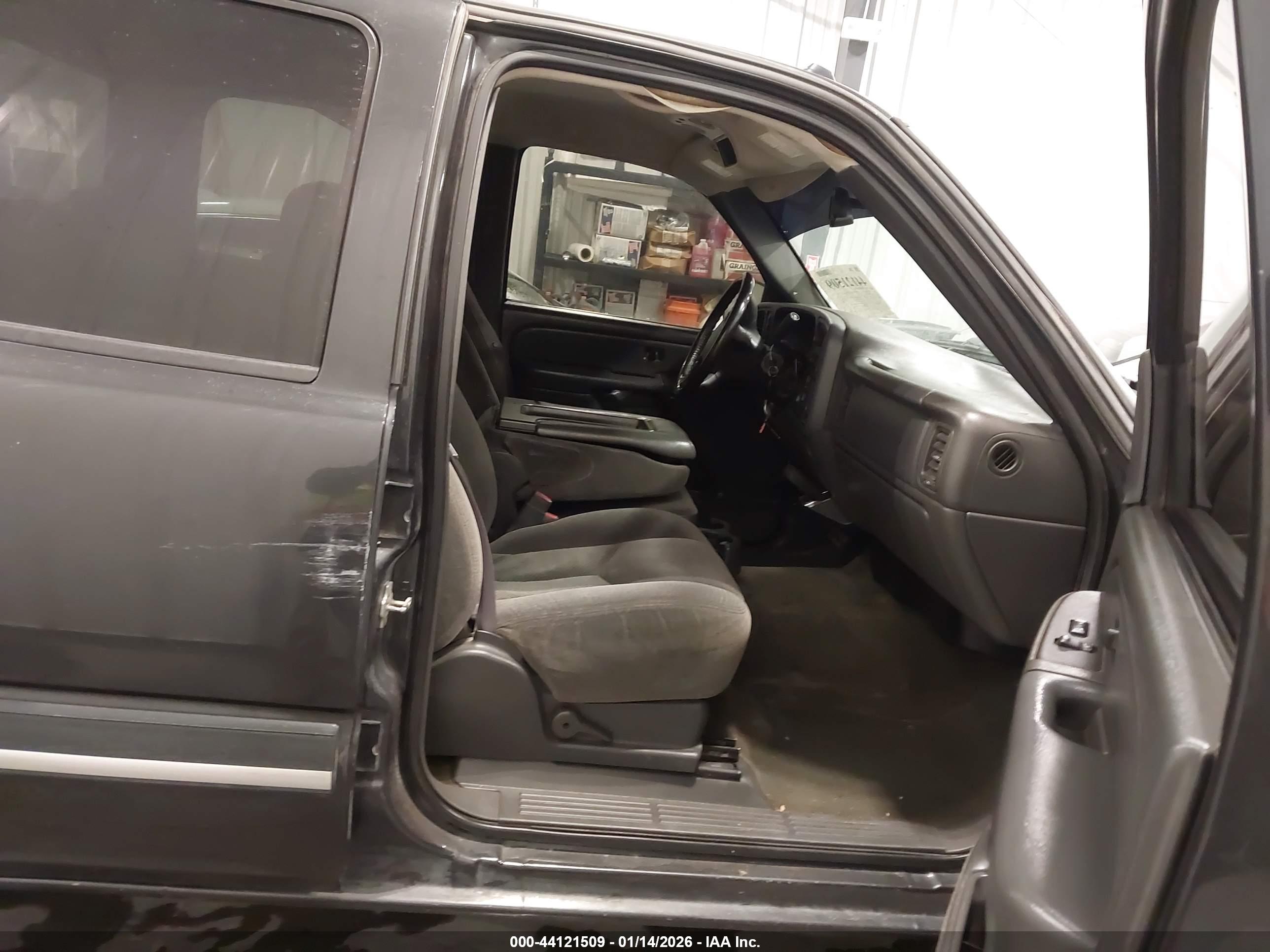 CHEVROLET SILVERADO image 5