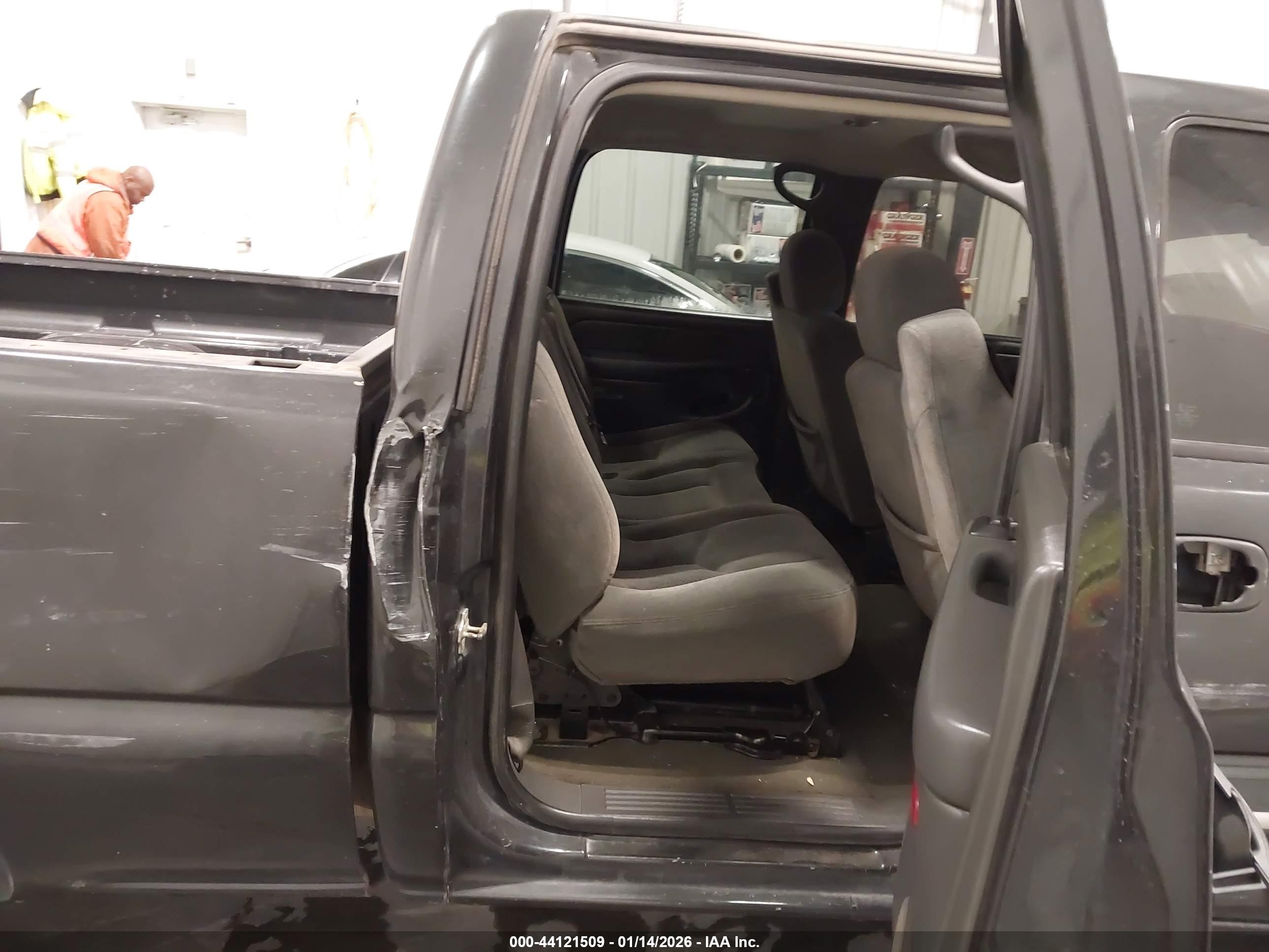 CHEVROLET SILVERADO image 8
