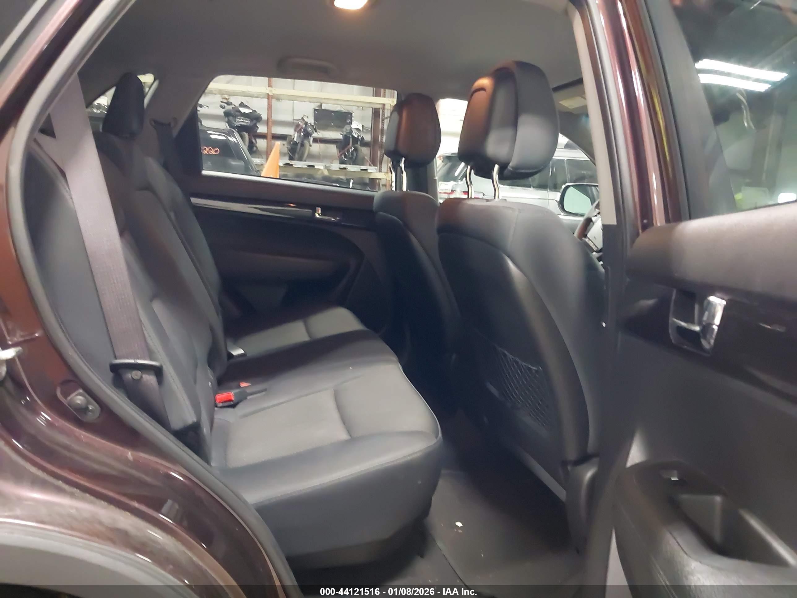 KIA SORENTO image 8