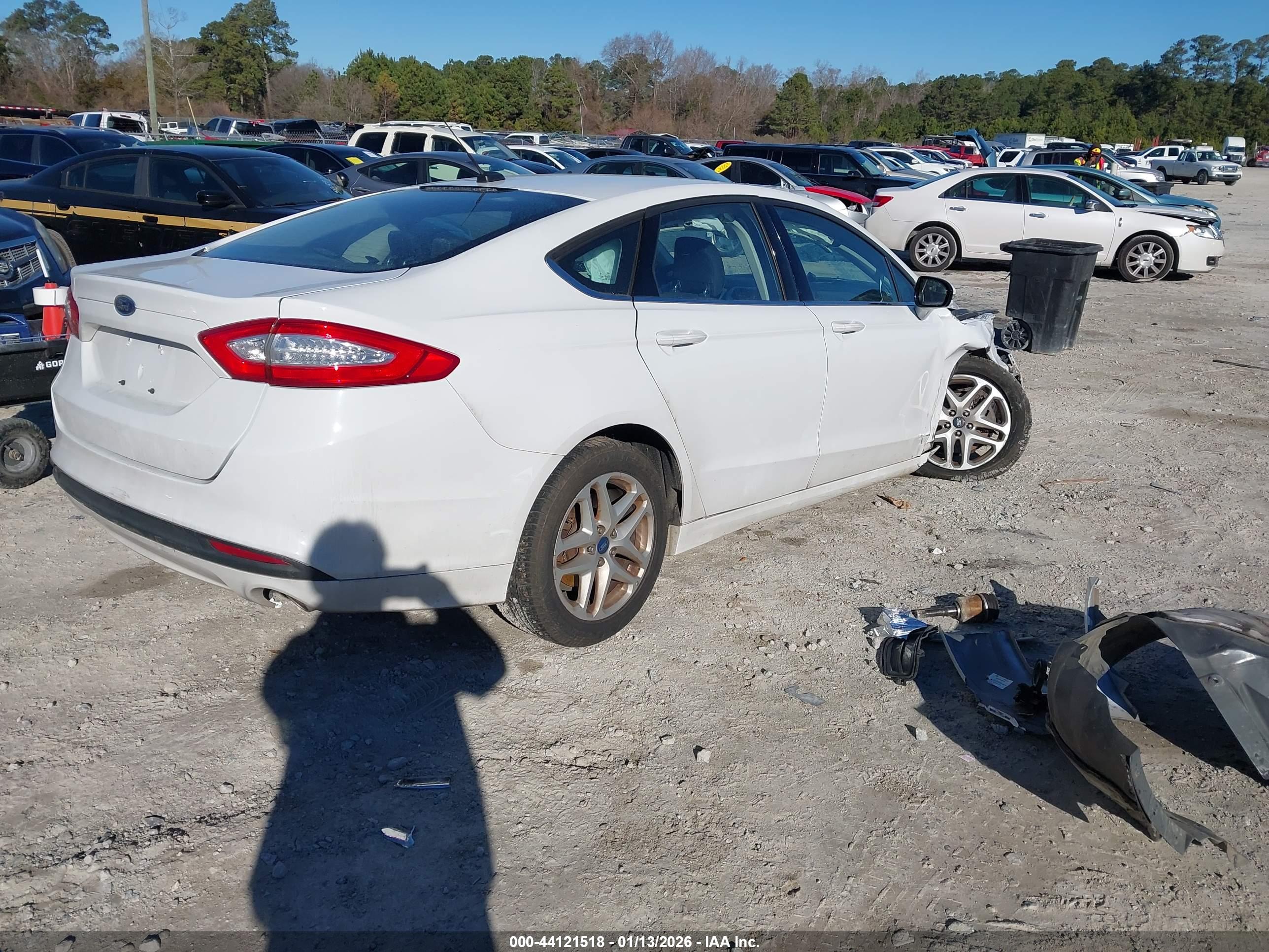 FORD FUSION image 4