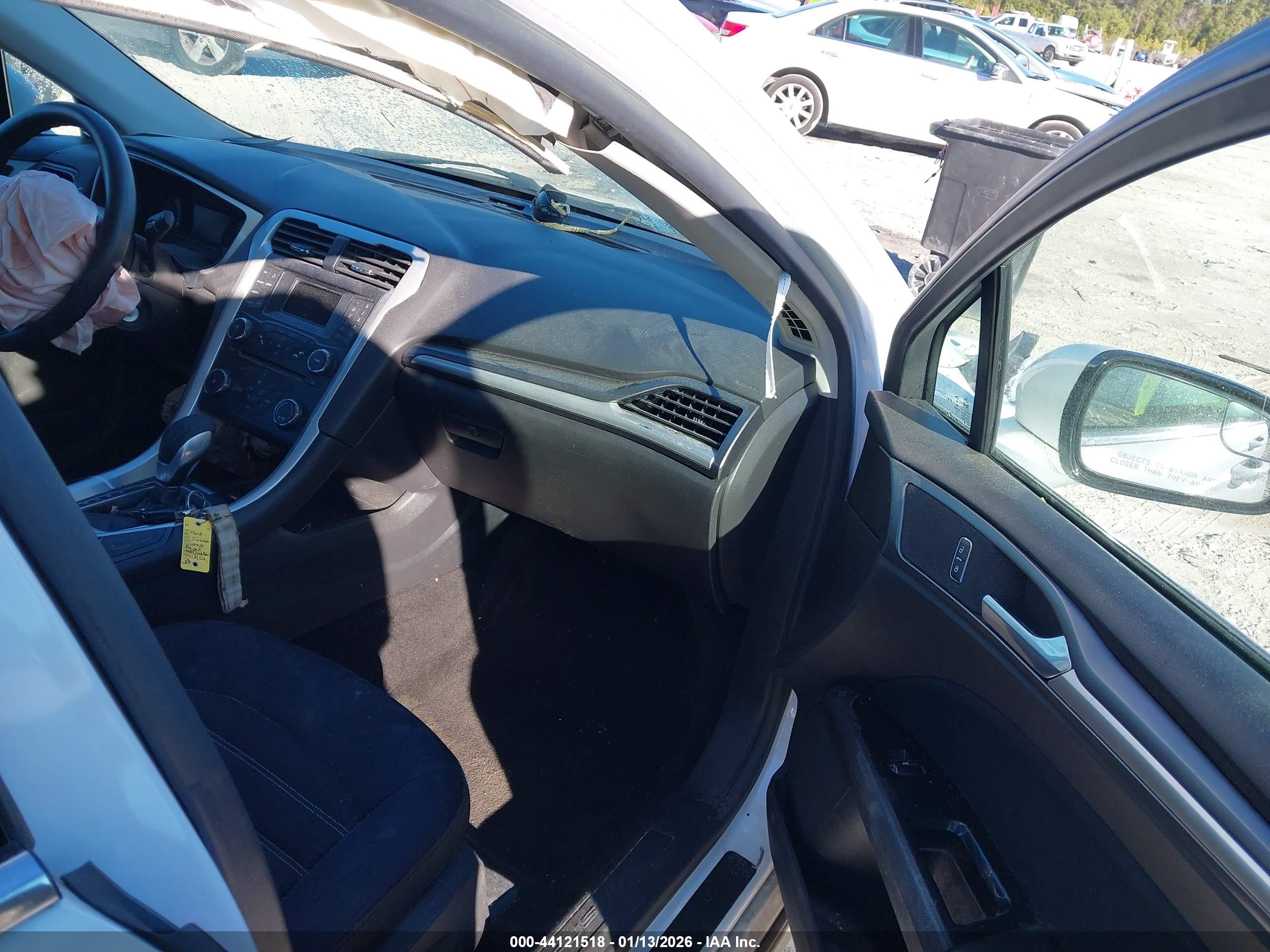 FORD FUSION image 5