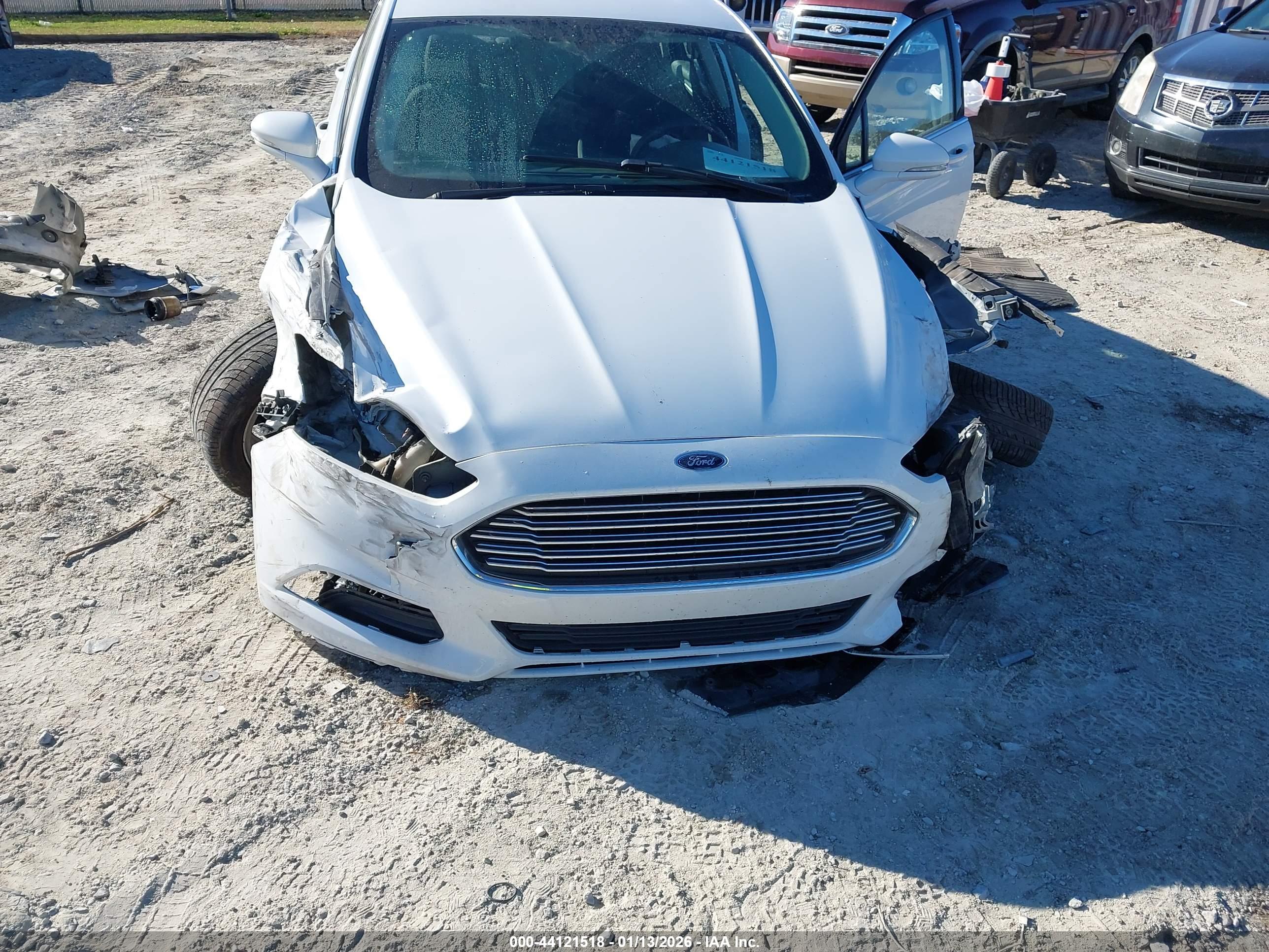 FORD FUSION image 6