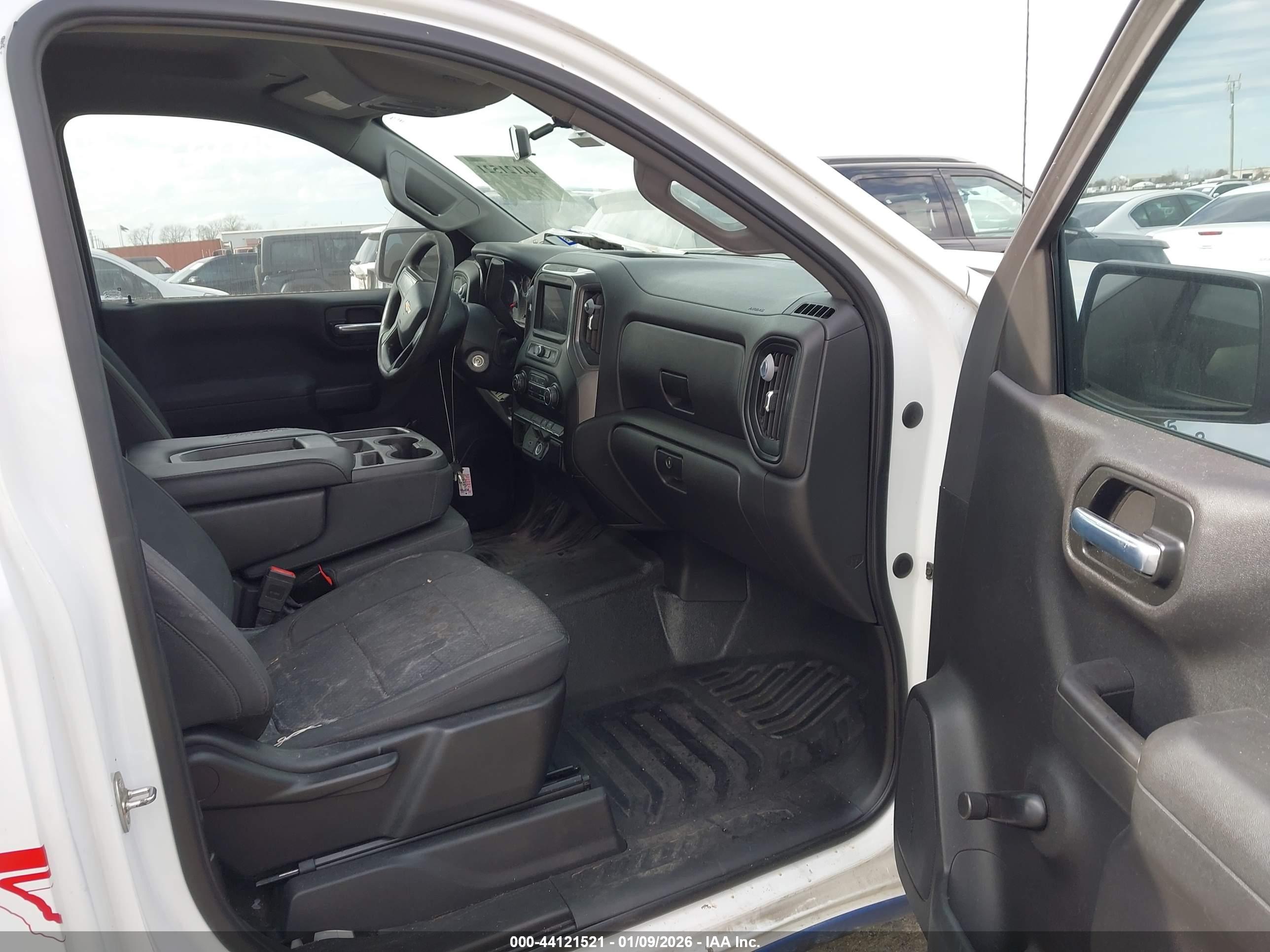CHEVROLET SILVERADO image 5