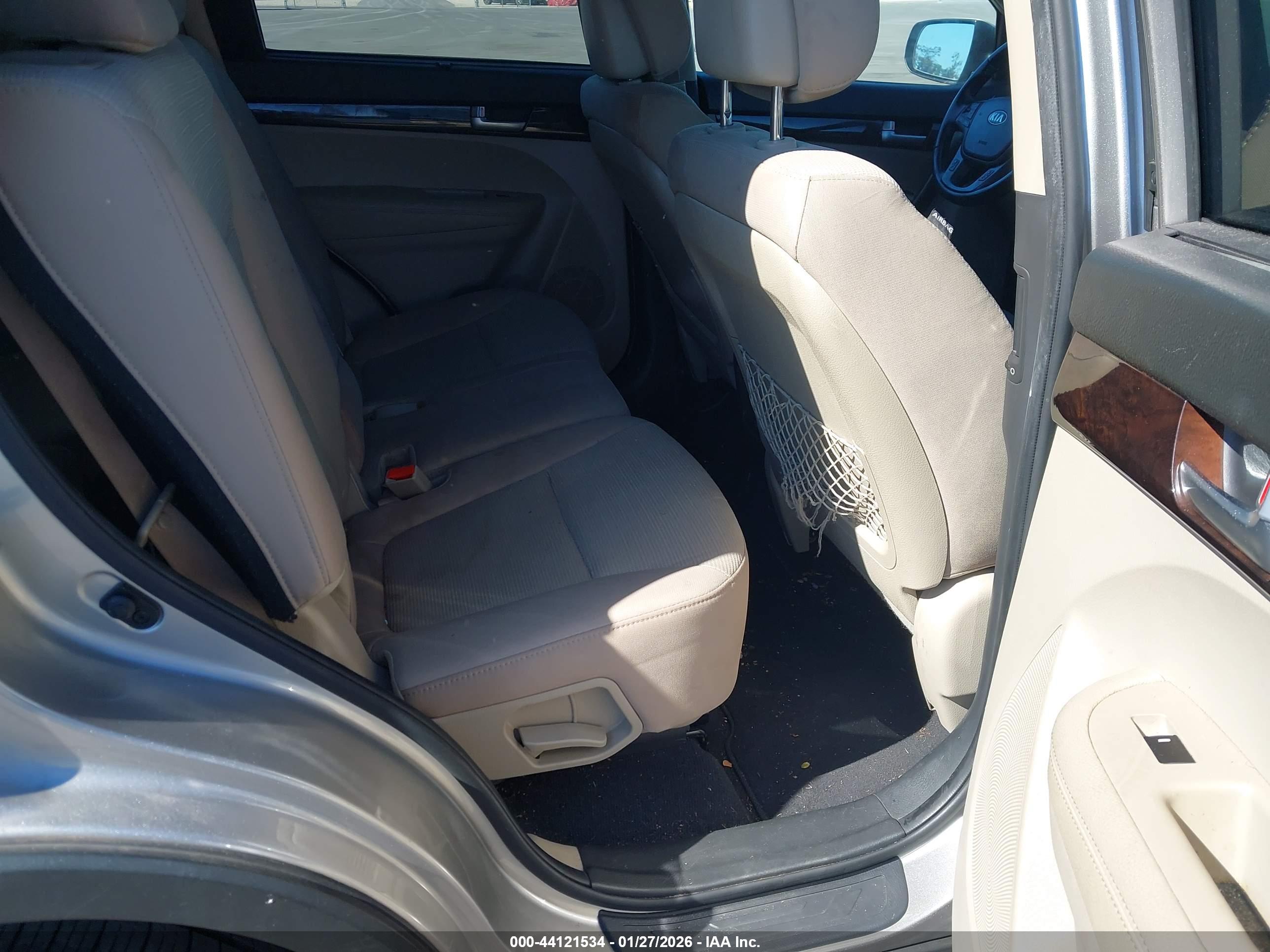 KIA SORENTO image 8