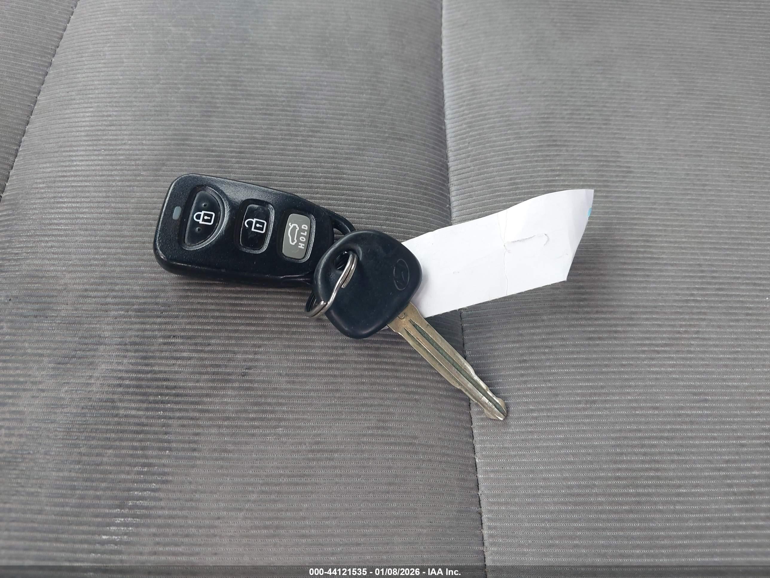 HYUNDAI ELANTRA image 11