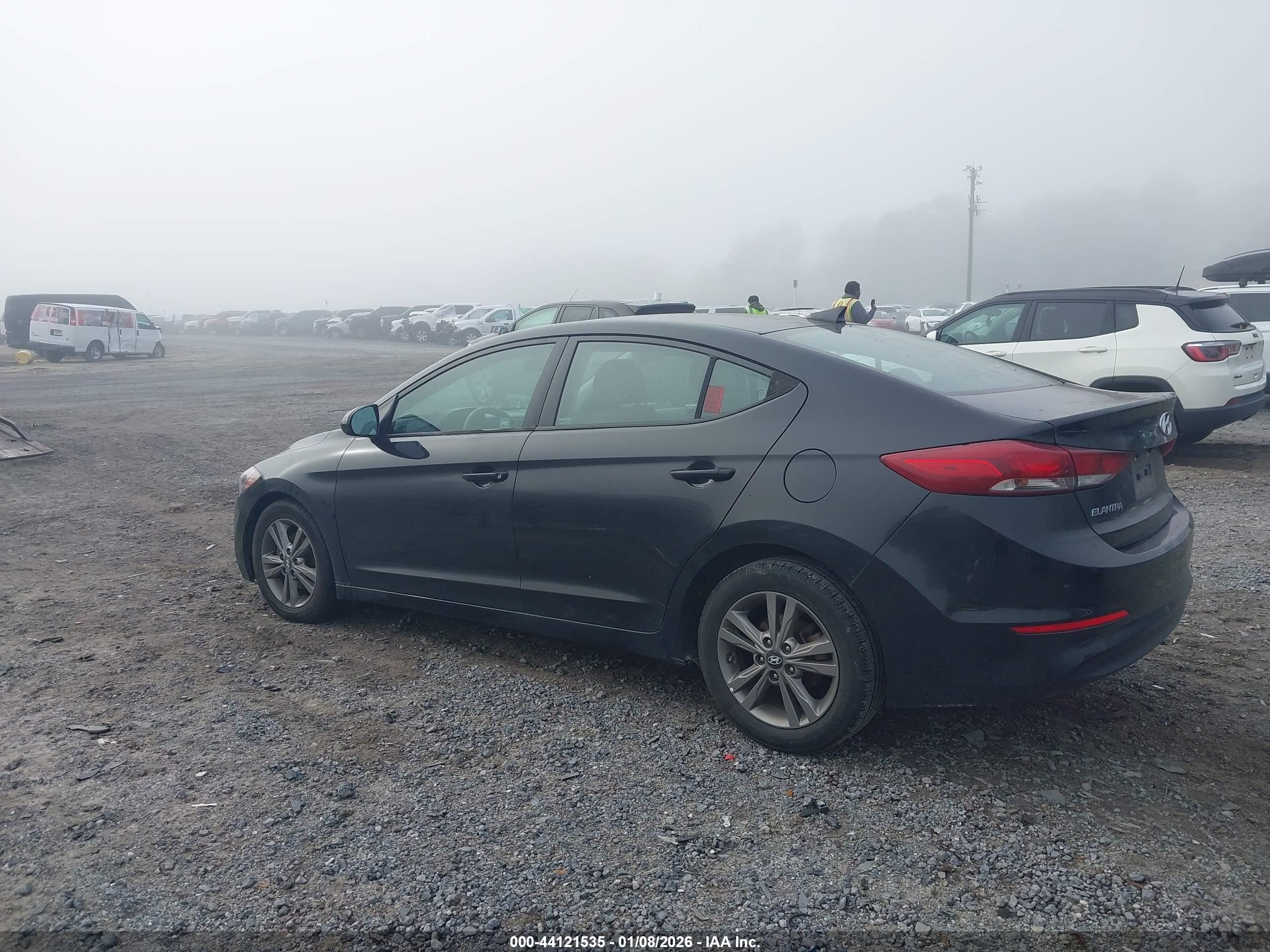 HYUNDAI ELANTRA image 3