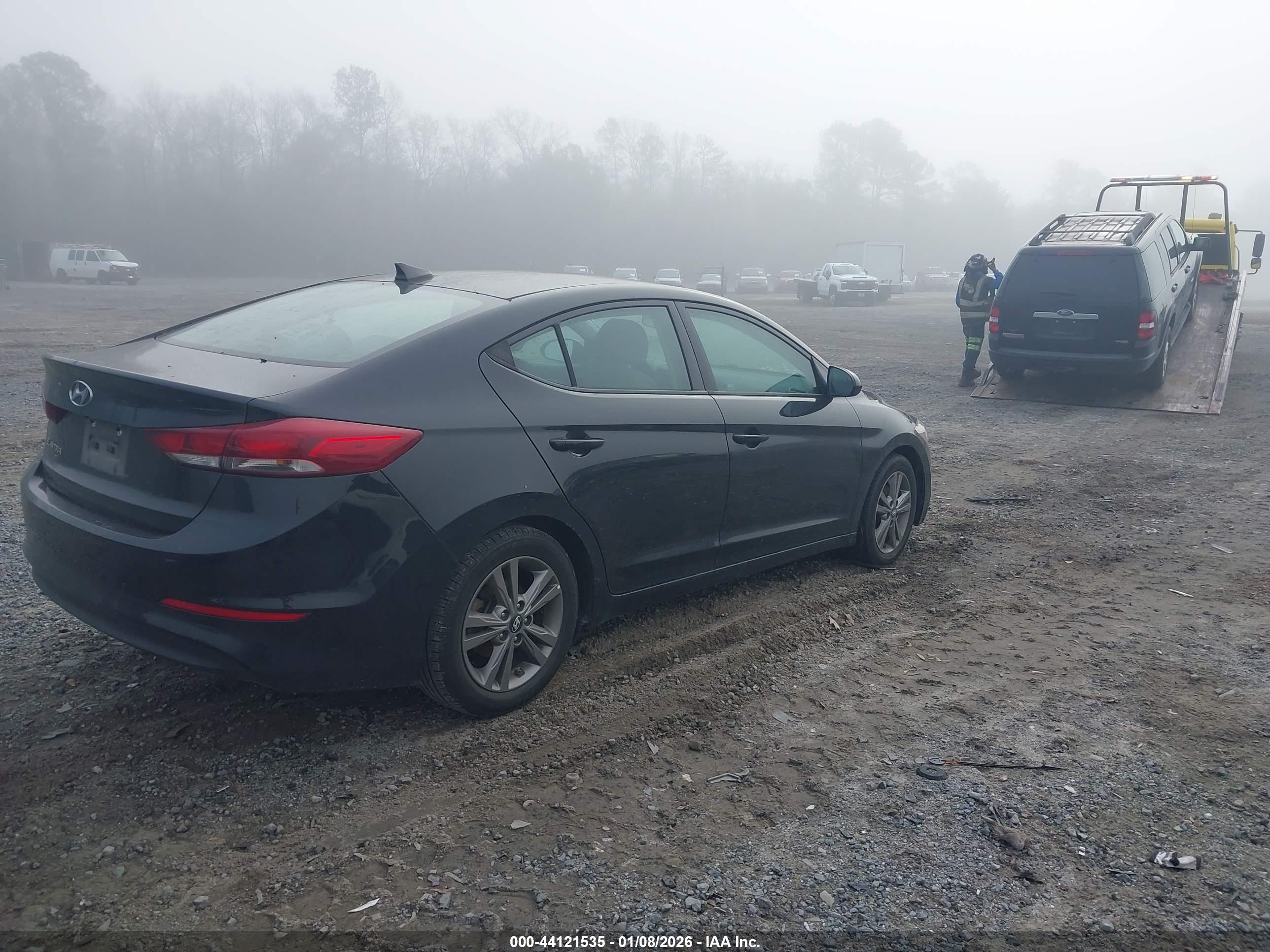 HYUNDAI ELANTRA image 4
