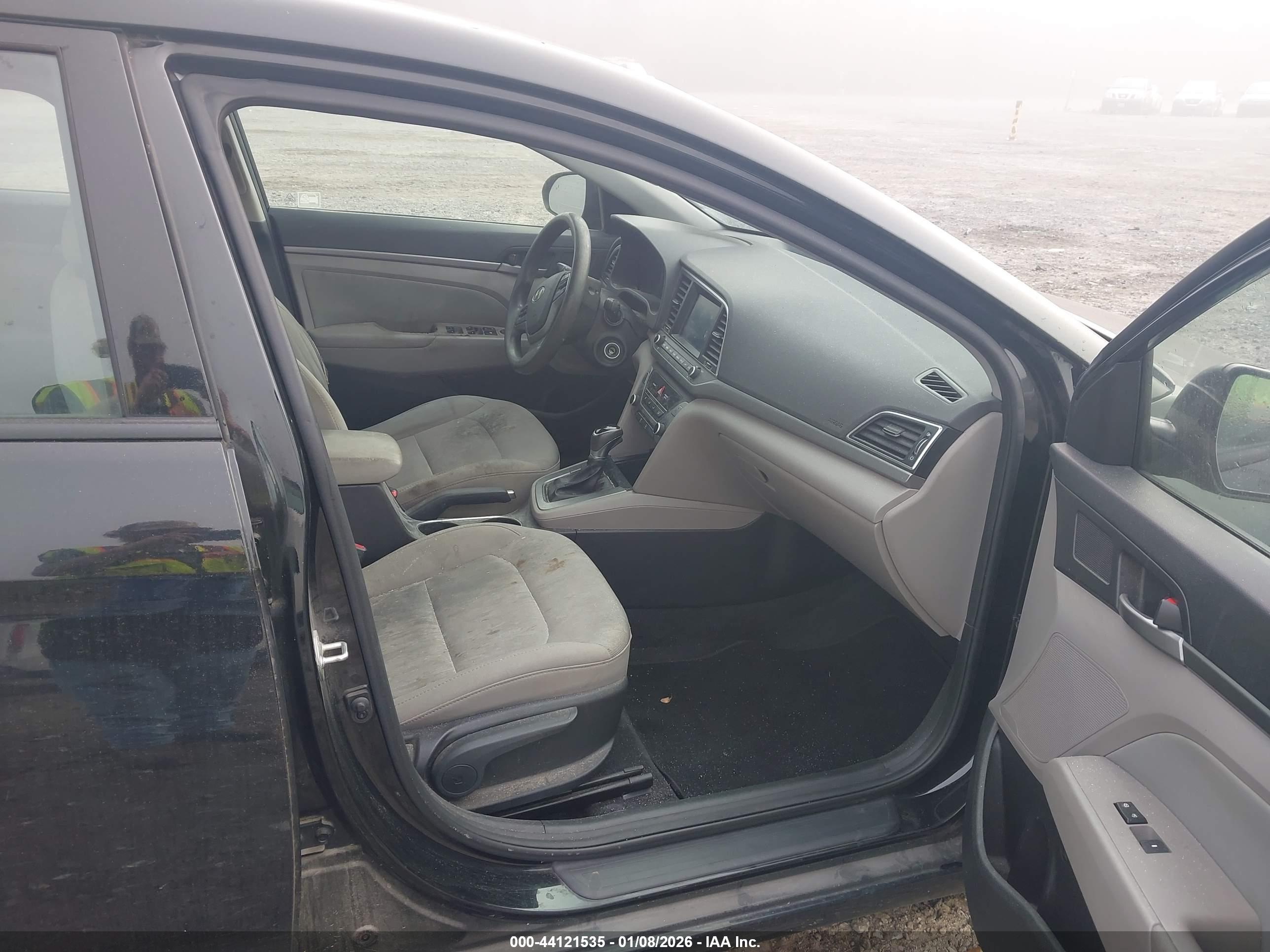 HYUNDAI ELANTRA image 5