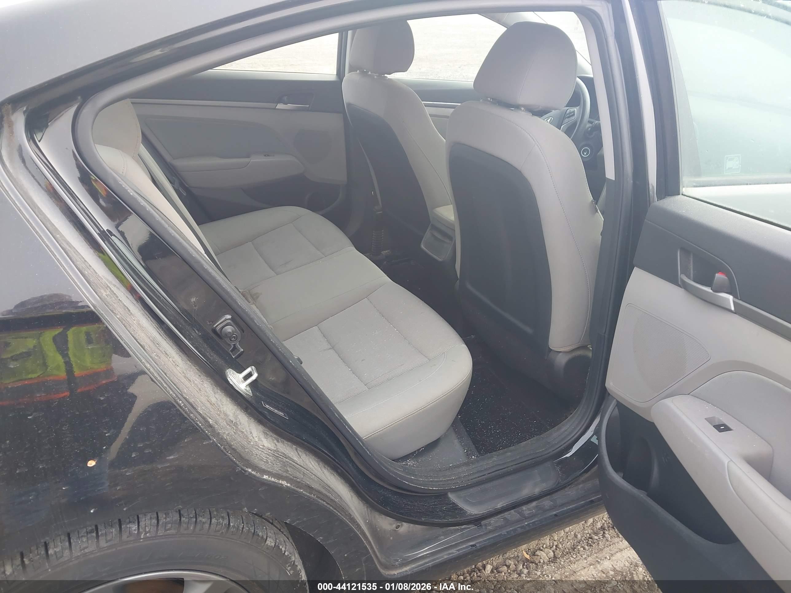 HYUNDAI ELANTRA image 8