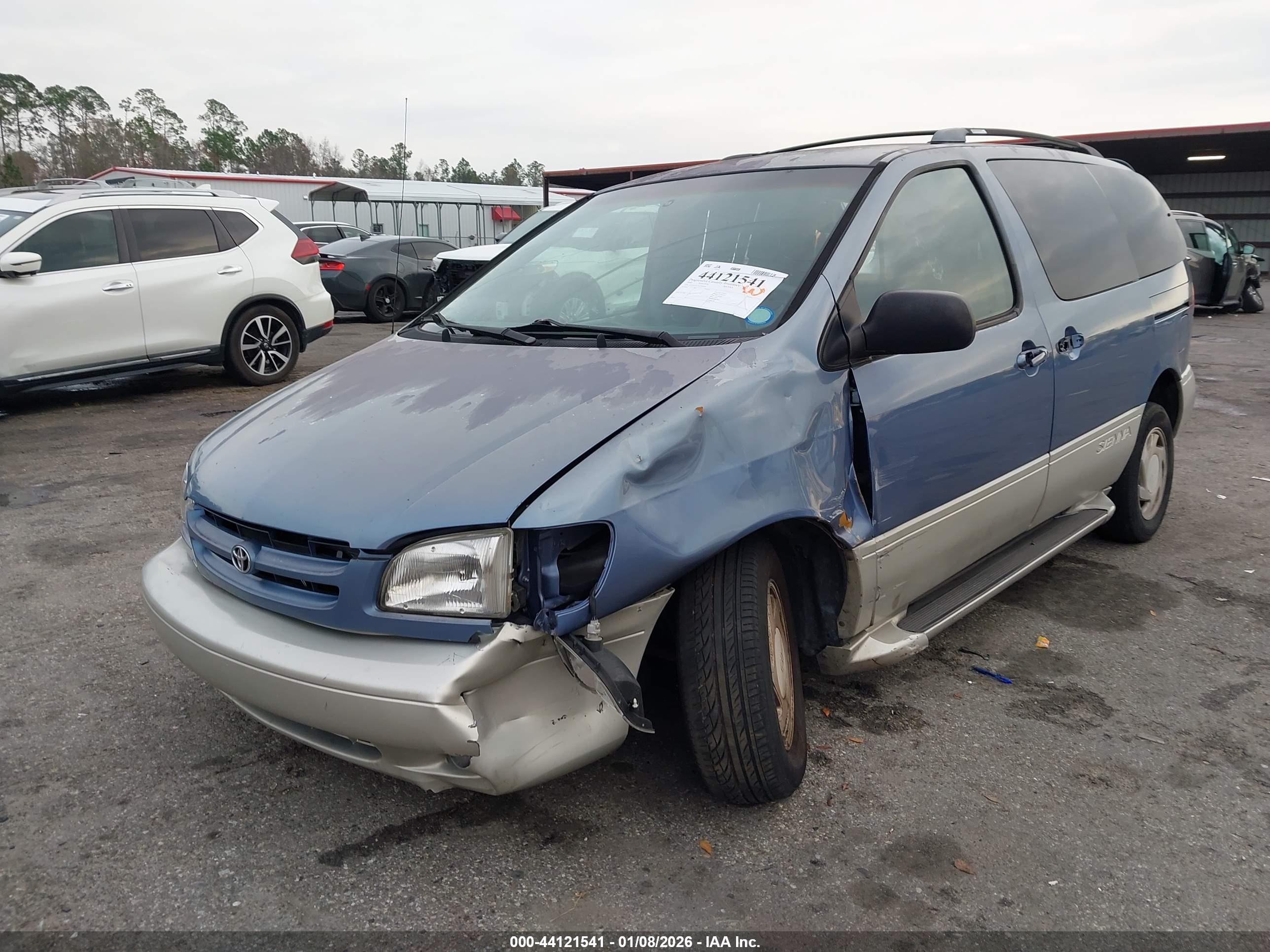 TOYOTA SIENNA image 6