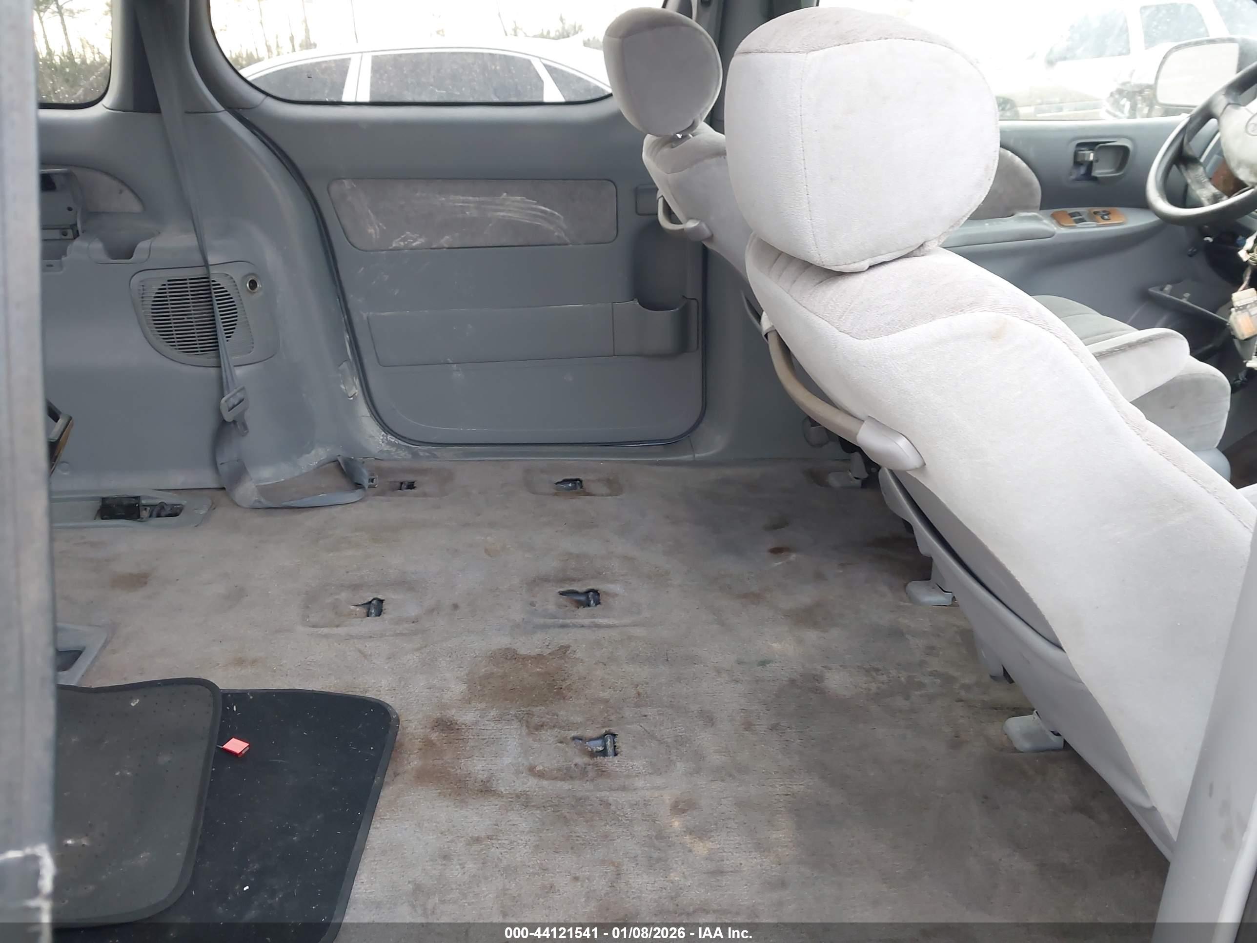 TOYOTA SIENNA image 8