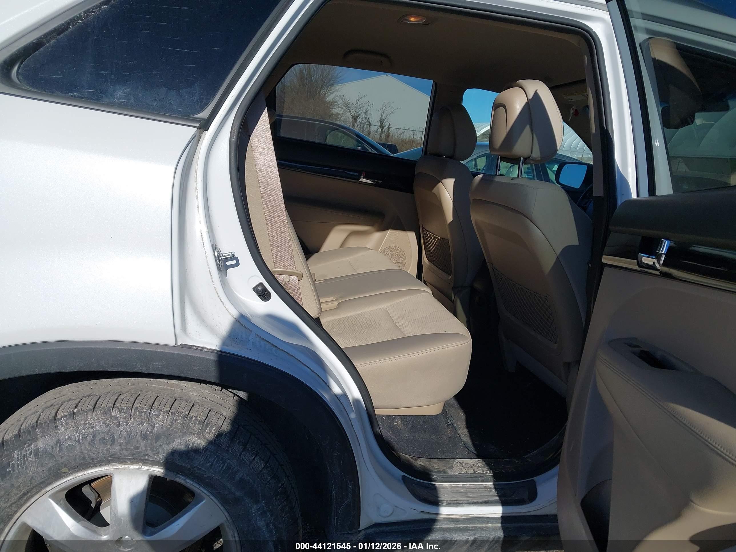 KIA SORENTO image 8