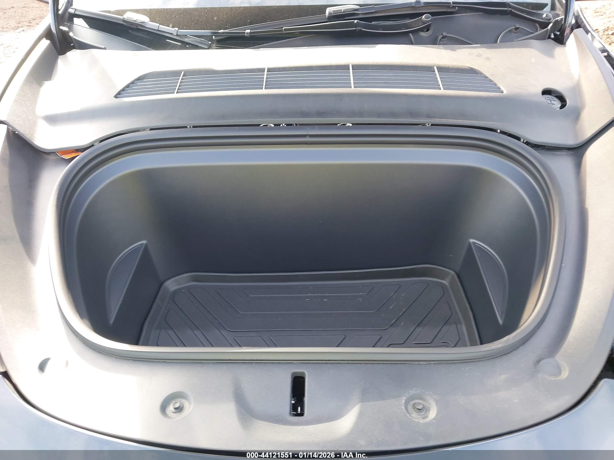 TESLA MODEL image 10