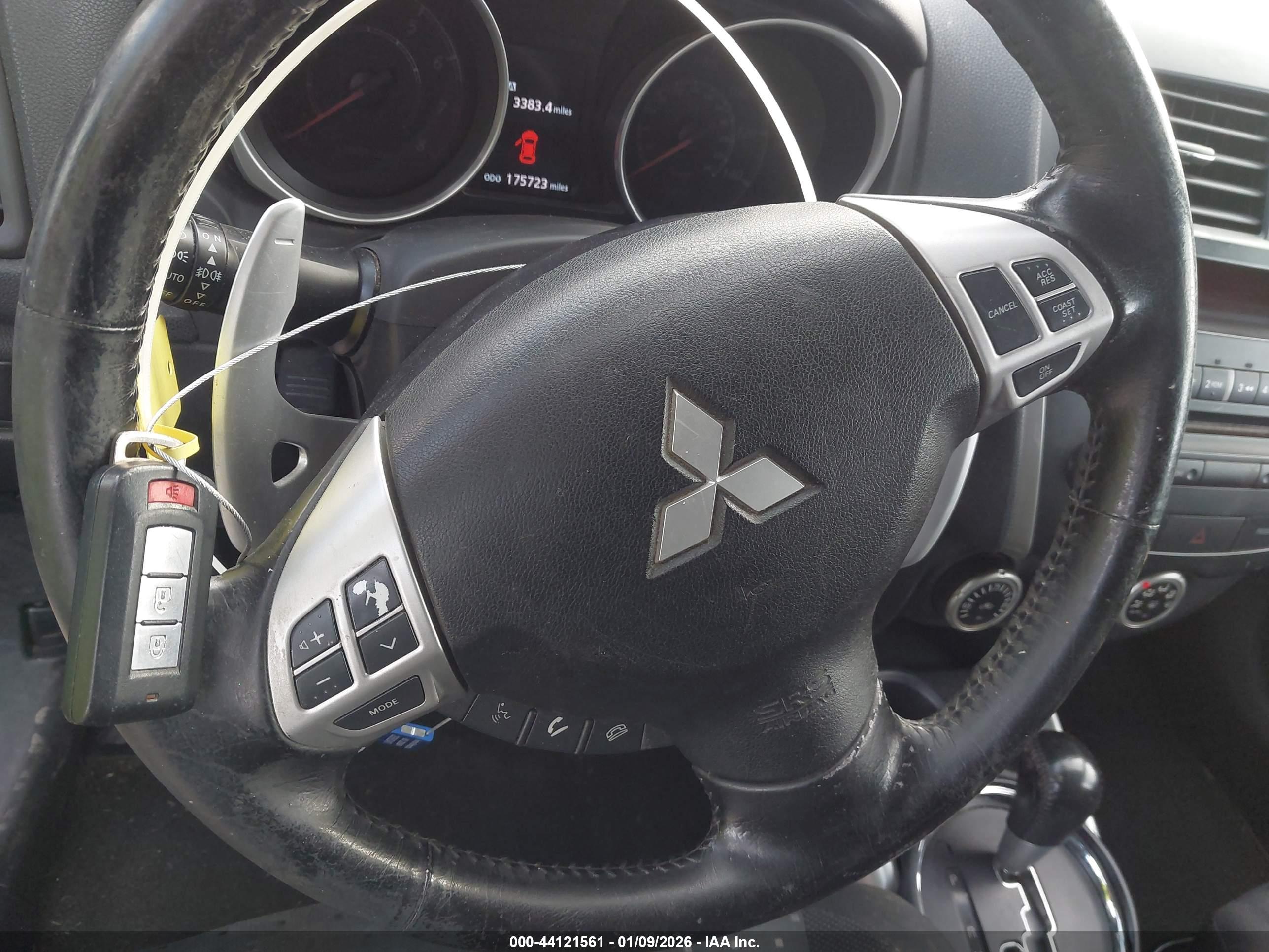 MITSUBISHI OUTLANDER image 11