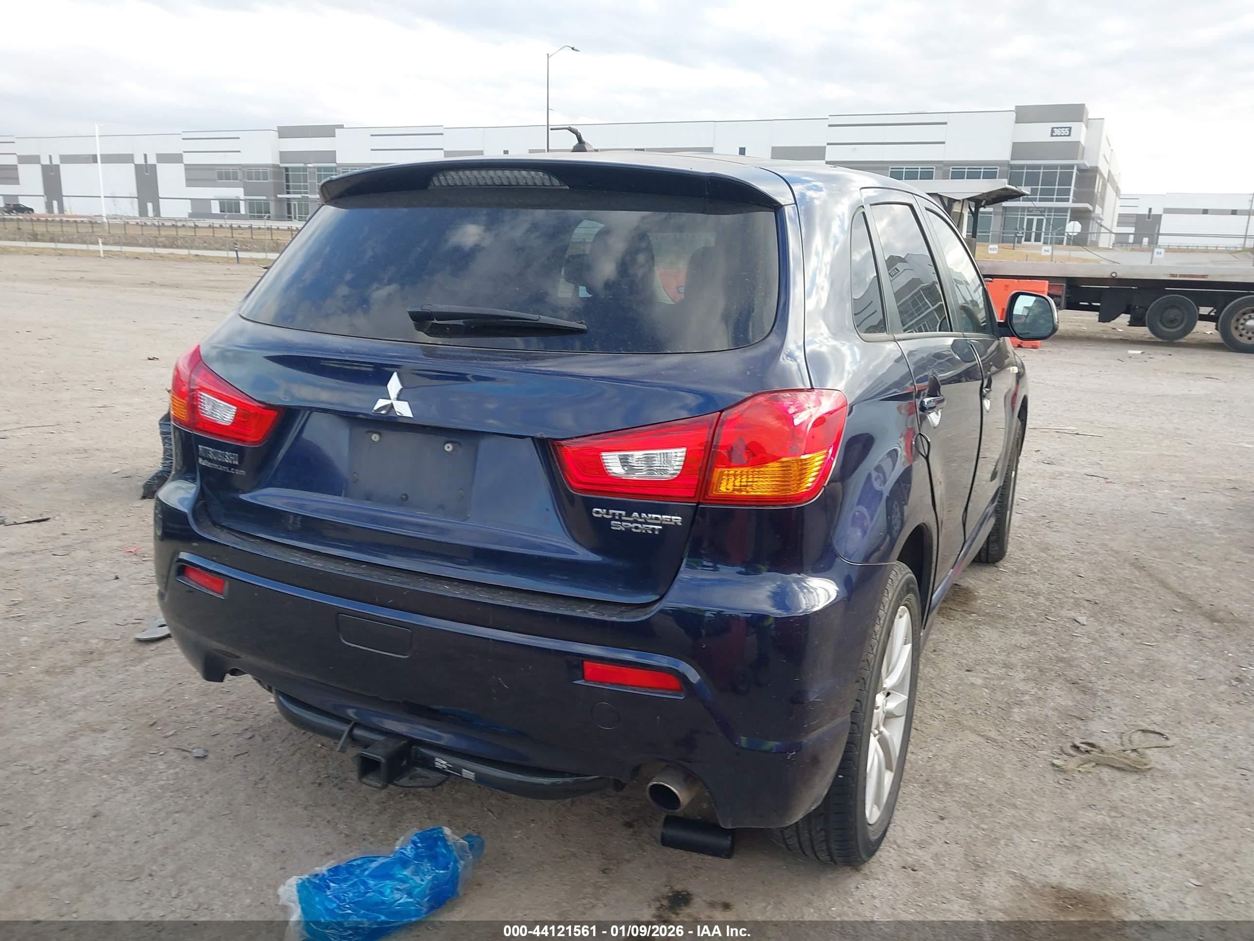MITSUBISHI OUTLANDER image 4